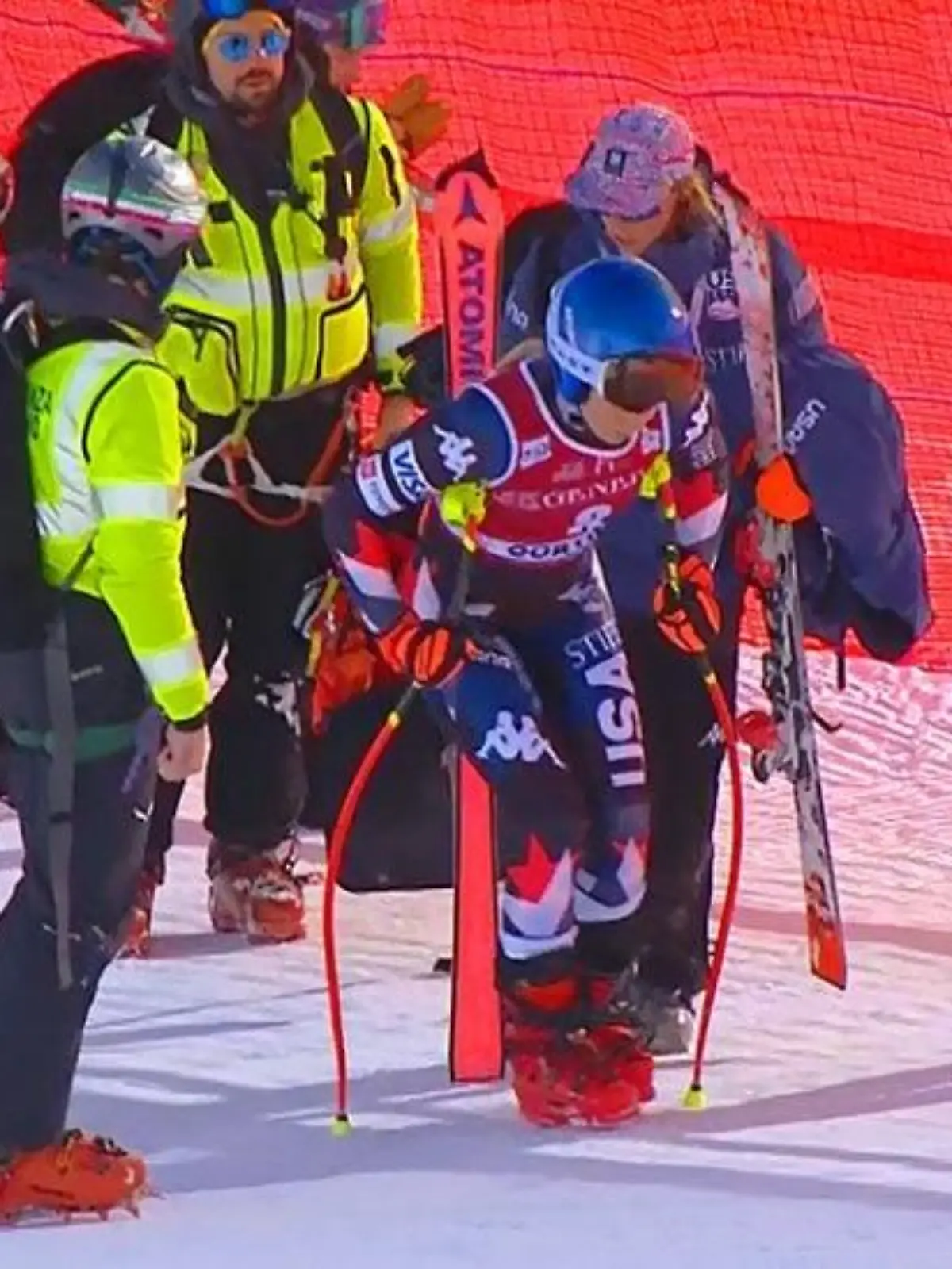 Nächstes prominentes Sturzopfer im Skizirkus: Mikaela Shiffrin verunfallt in der ersten Abfahrt in Cortina d'Ampezzo.