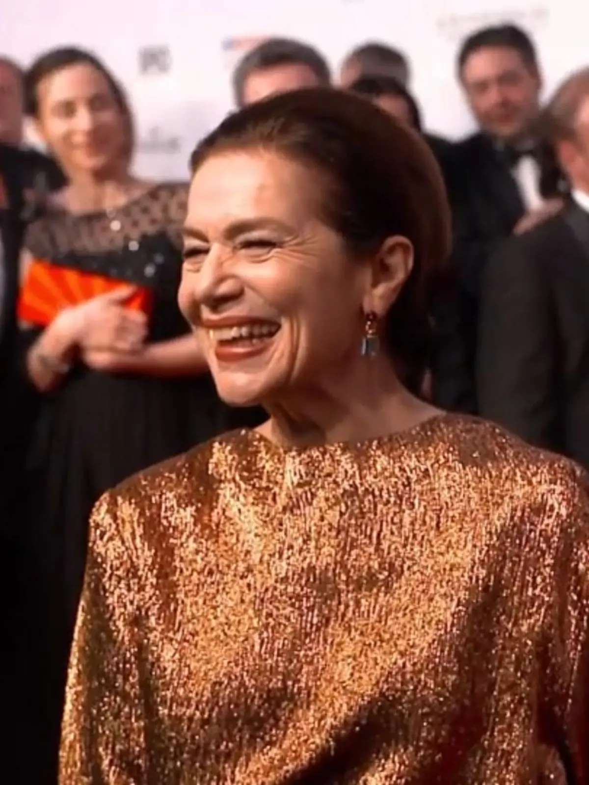 Hannelore Elsner ist unvergessen. Die große Schauspielerin starb 2019 und bekommt jetzt in Frankfurt einen Platz, der ihren Namen tragen wird. Was ihr Sohn dazu sagt und wie man diese Ehrung begründen könnte, hier im Countdown.