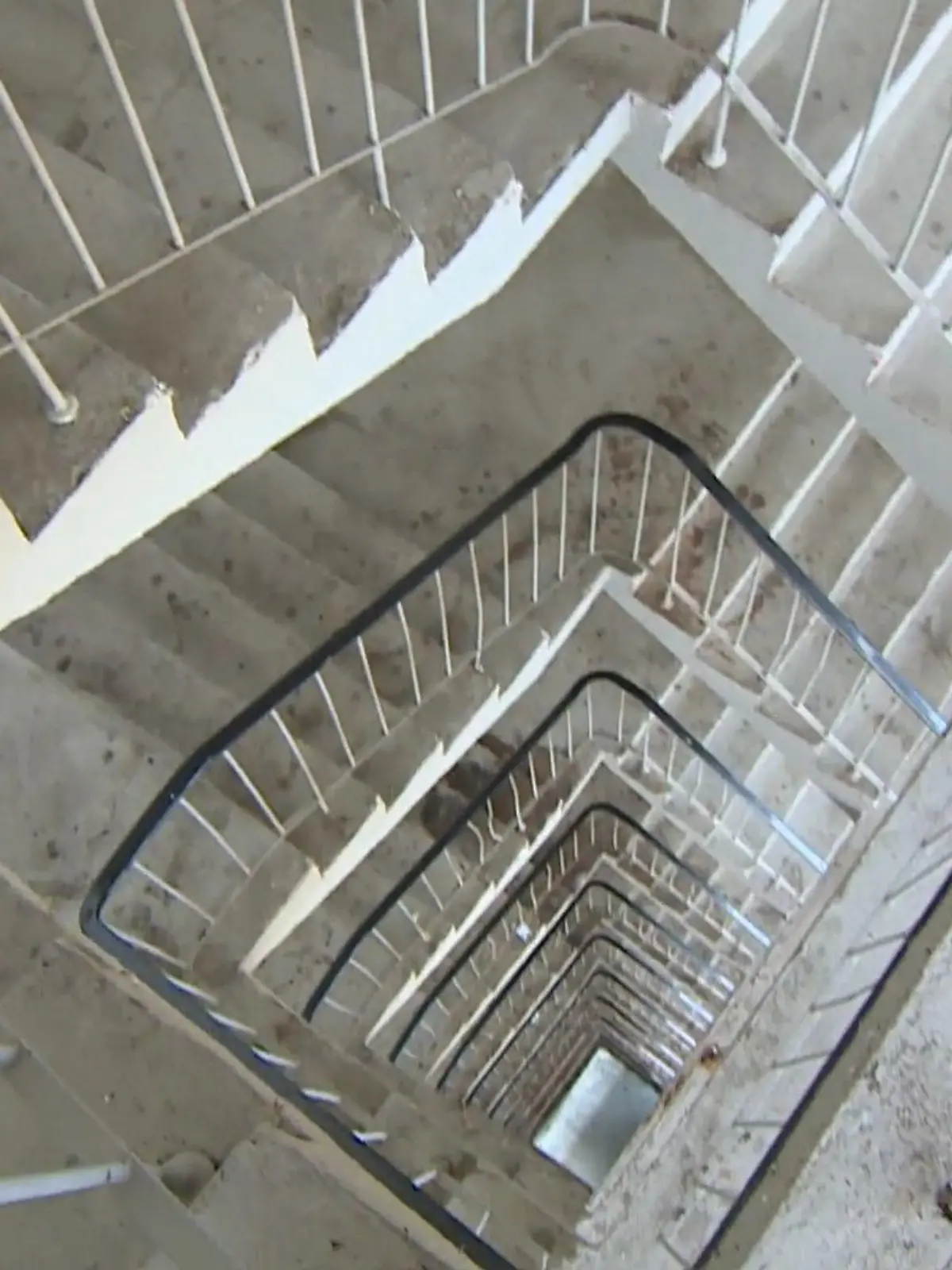 Bild zu: "Bewohner müssen Treppen steigen"