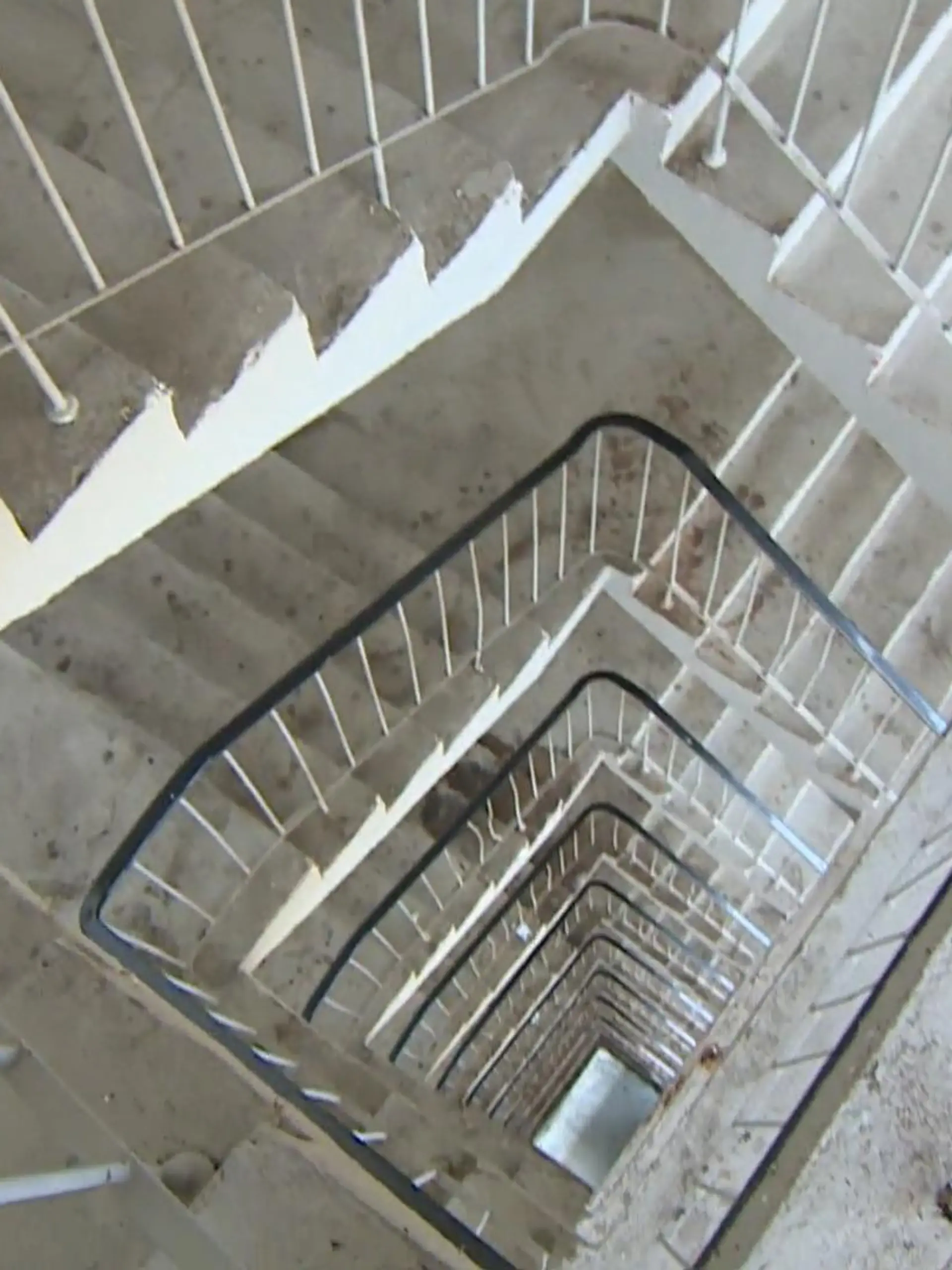Bild zu: "Bewohner müssen Treppen steigen"