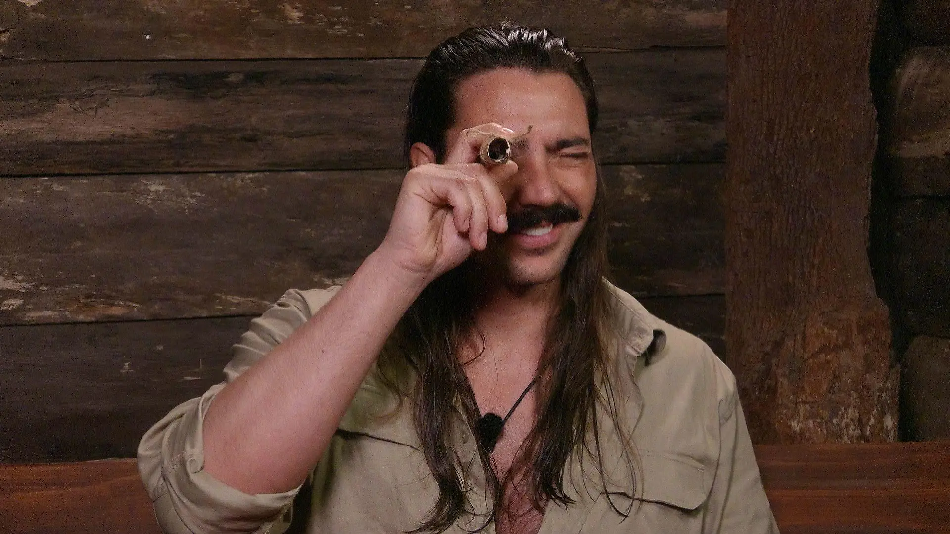 ACHTUNG: SPERRFRIST FÜR ALLE MEDIEN BIS ZUM SHOWENDE, MITTWOCH, 24.01.2024, 24:00 UHR !!! Tag 6 im Camp. Fabio Knez holt einen Zettel aus dem Dschungeltelefon. Insgesamt wurde über 80 Mal gegen die Camp-Regeln verstoßen.
+++ Die Verwendung des sendungsbezogenen Materials ist nur mit dem Hinweis und Verlinkung auf RTL+ gestattet. +++