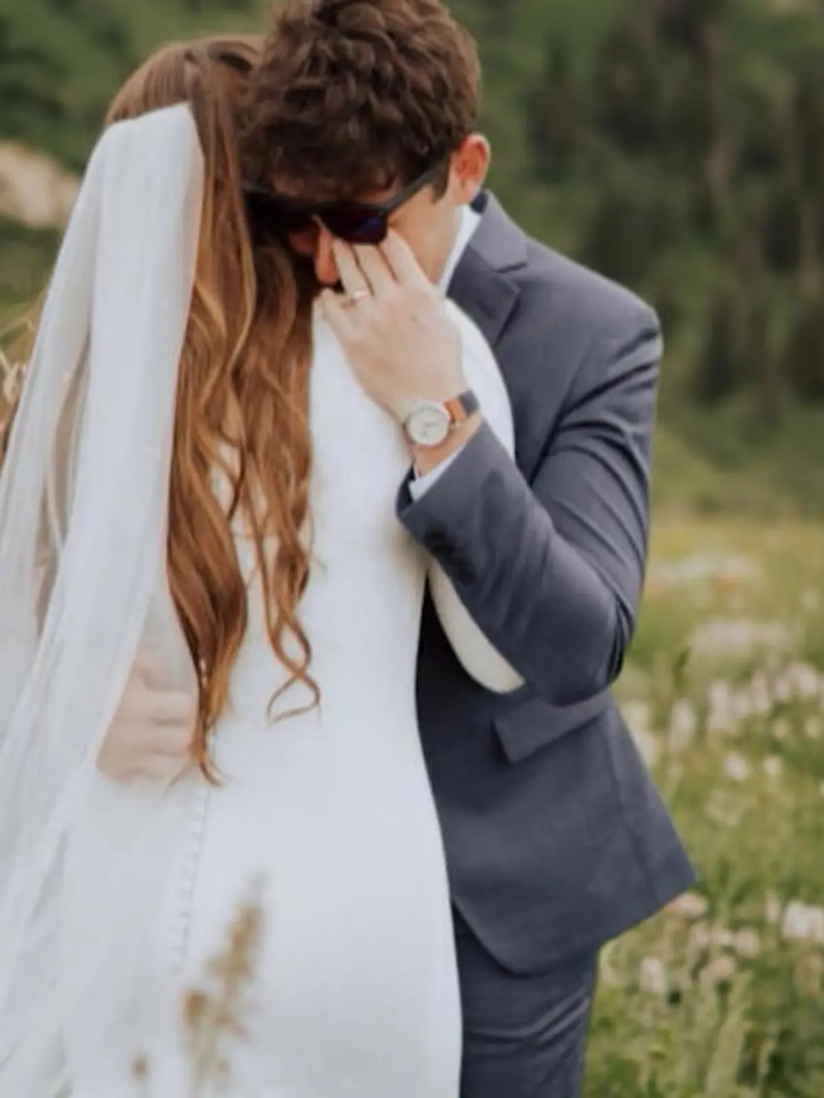 Eigentlich war es schon der schönste Tag im Leben von Tyler. Schließlich hatte er gerade seine große Liebe geheiratet. Doch seine Braut hatte eine besondere Überraschung für ihn: Tyler sollte seine Hochzeit in aller FARBpracht genießen.