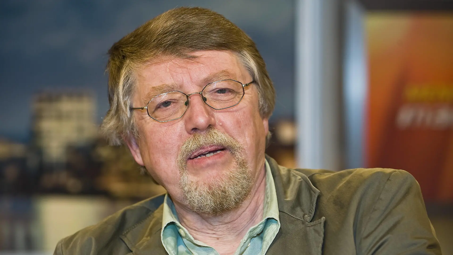  Prof. Dr. Eckhard FREISE, Deutschland, Historiker der Universität Wuppertal, Geschichtsprofessor, Professor, Porträt, Portrait, Menschen bei Maischberger Sendung am Dienstag, 25. Januar 2011, Talkshow, WDR/ARD, 24.01.2011