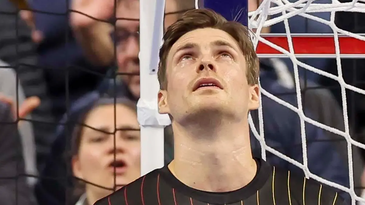 Rune Dahmke Germany schaut enttaeuscht, Men s EHF EURO 2024, Germany vs Denmark, Lanxess Arena, 26.01.2024, Cologne, Deutschland. *** Rune Dahmke Germany looks disappointed, Men s EHF EURO 2024, Germany vs Denmark, Lanxess Arena, 26 01 2024, Cologne, Germany