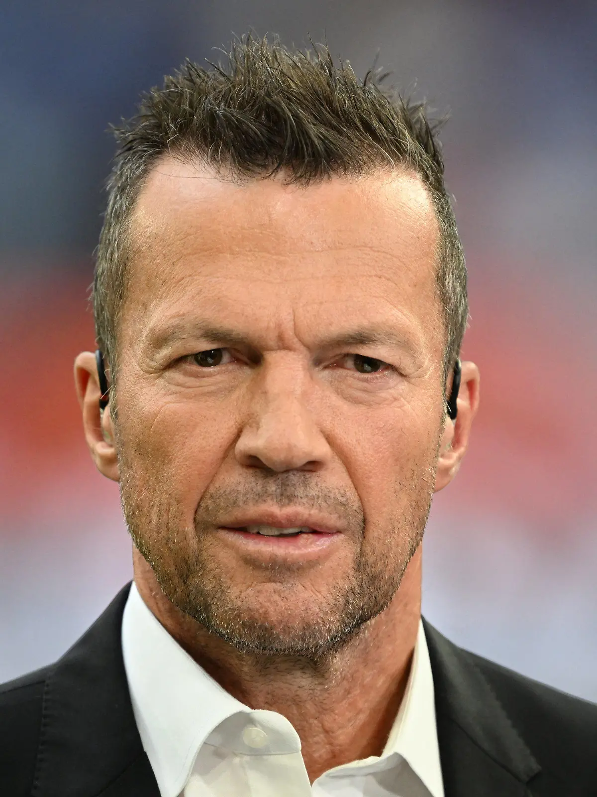 ARCHIV - 20.06.2023, Nordrhein-Westfalen, Gelsenkirchen: Fußball: Länderspiele, Deutschland - Kolumbien, Veltins Arena. Der TV-Experte und ehemalige Nationalspieler Lothar Matthäus vor dem Spiel. Matthäus hinterfragt die Mechanismen beim FC Bayern. (zu dpa: «Matthäus kritisiert Tuchels Personalpolitik») Foto: Federico Gambarini/dpa +++ dpa-Bildfunk +++