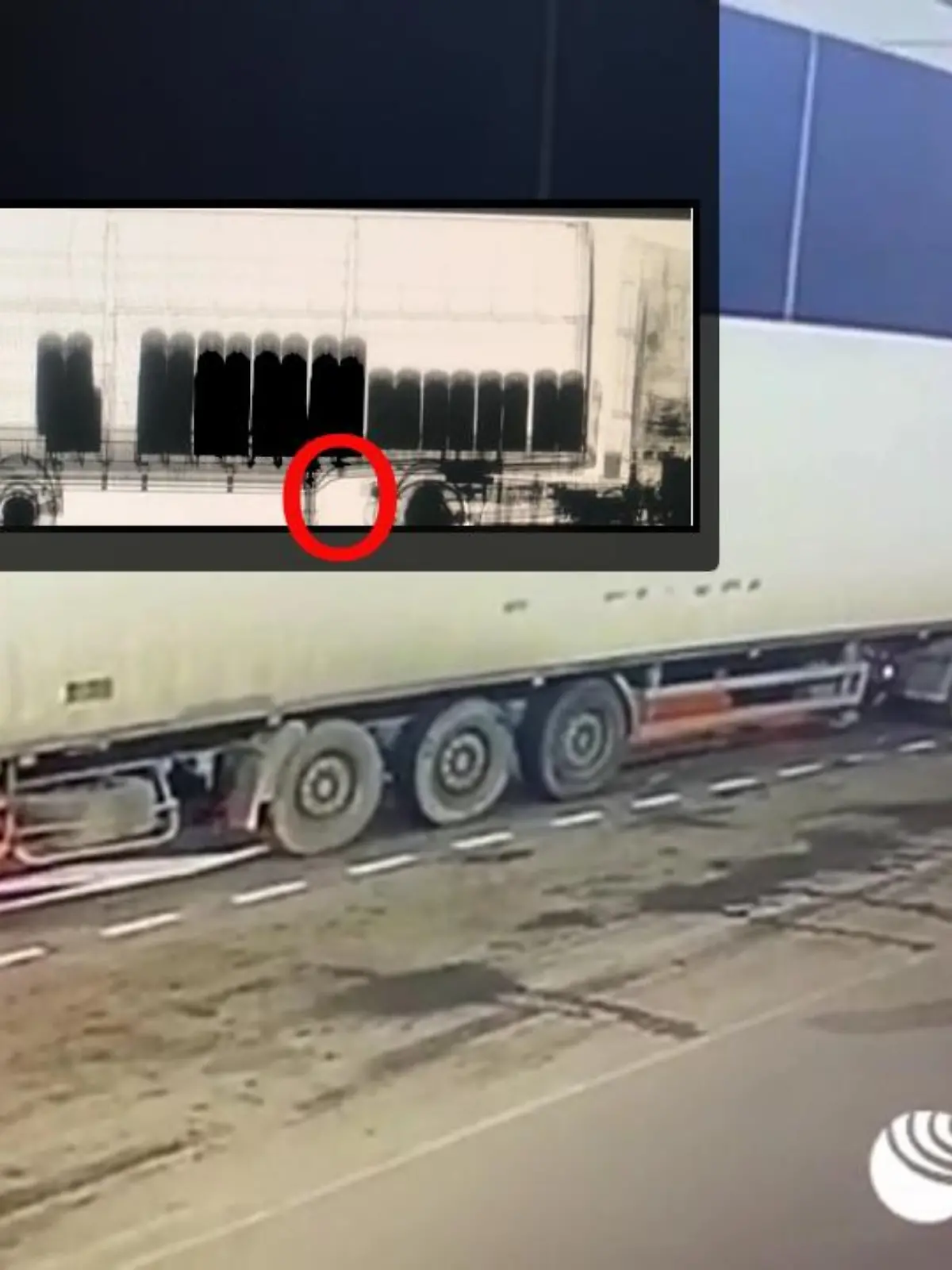Krim-Brücke - Lkw-Explosion: Aufnahmen aus der Überwachungskamera bei der Lkw-Kontrolle und die angeblichen Röntgenaufnahmen im direkten Vergleich