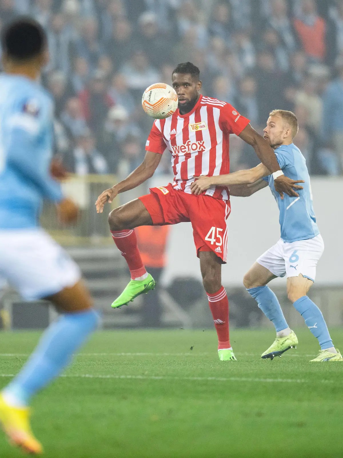  221006 Jordan Siebatcheu of Union Berlin and Oscar Lewicki of Malmö FF during the UEFA Europa League match between Malmö FF and Union Berlin on October 6, 2022 in Malmö. Photo: Petter Arvidson / BILDBYRAN / kod PA / PA0409 fotboll football soccer fotball uefa europa league malmö ff union berlin bbeng *** 221006 Jordan Siebatcheu of Union Berlin and Oscar Lewicki of Malmö FF during the UEFA Europa League match between Malmö FF and Union Berlin on October 6, 2022 in Malmö Photo Petter Arvidson BILDBYRAN code PA PA0409 football football soccer fotball uefa europa league malmö ff union berlin bbeng, PUBLICATIONxNOTxINxSWExNORxAUT Copyright: PETTERxARVIDSON BB221006PA041