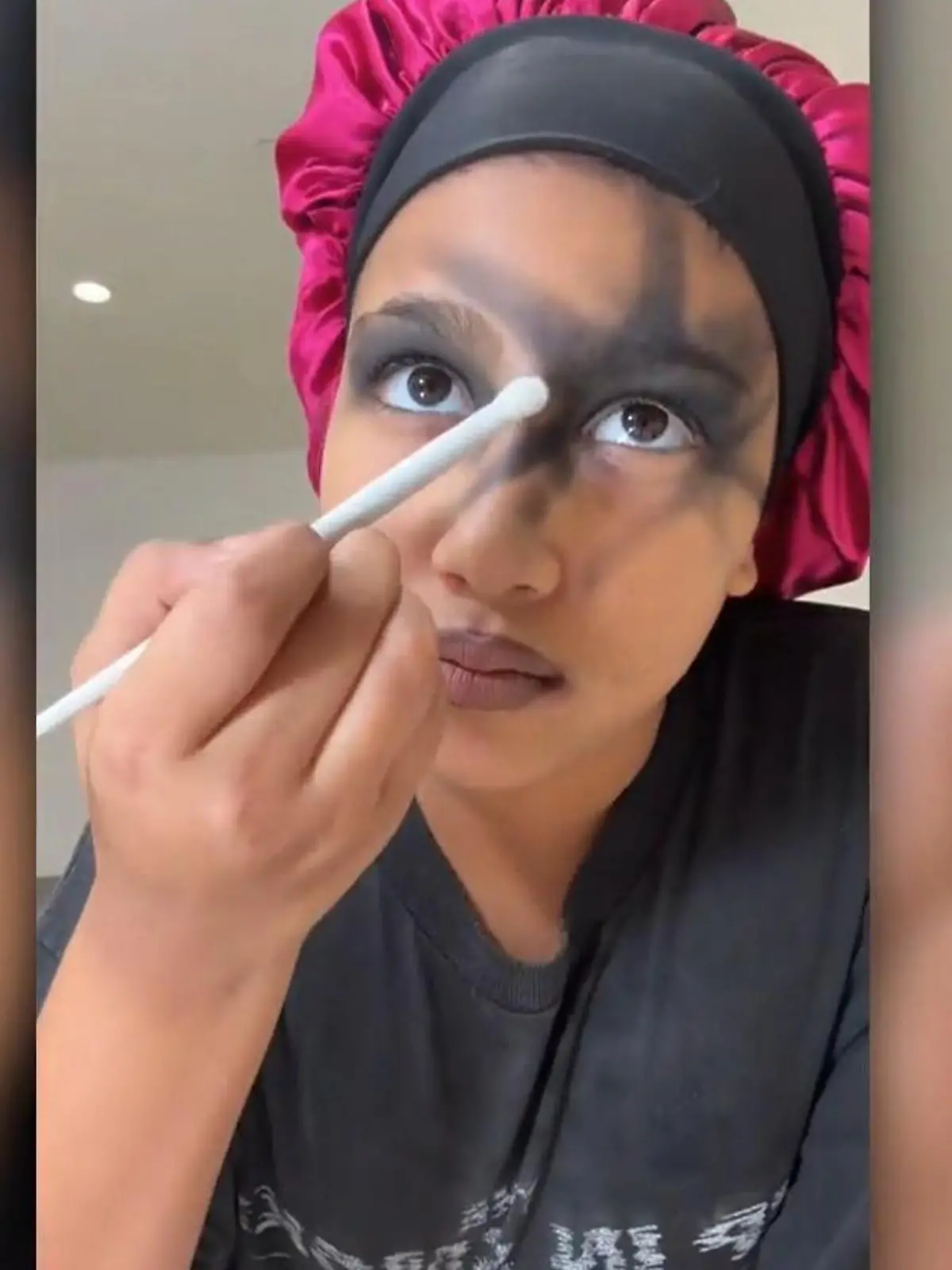 Bild zu: "North West gibt Make-Up-Tutorial im Netz"