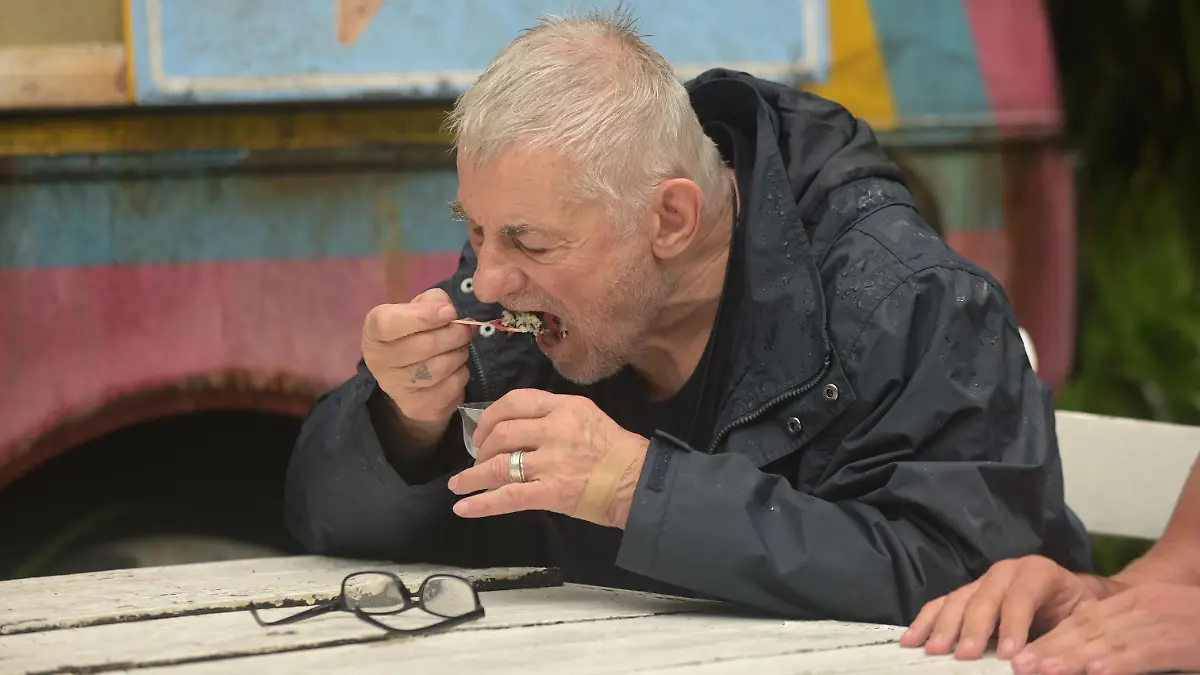 ACHTUNG: SPERRFRIST FÜR ALLE MEDIEN BIS ZUM SHOWENDE, MONTAG, 29. JANUAR 2024, 24:00 UHR !!! Tag 11: Dschungelprüfung "Eisbrecher". Heinz Hoenig probiert als erster eine Kugel "Larv Island"-Eis (Fliegenlarven). Er mampft seine Kugel runter und erspielt einen Stern.
+++ Die Verwendung des sendungsbezogenen Materials ist nur mit dem Hinweis und Verlinkung auf RTL+ gestattet. +++