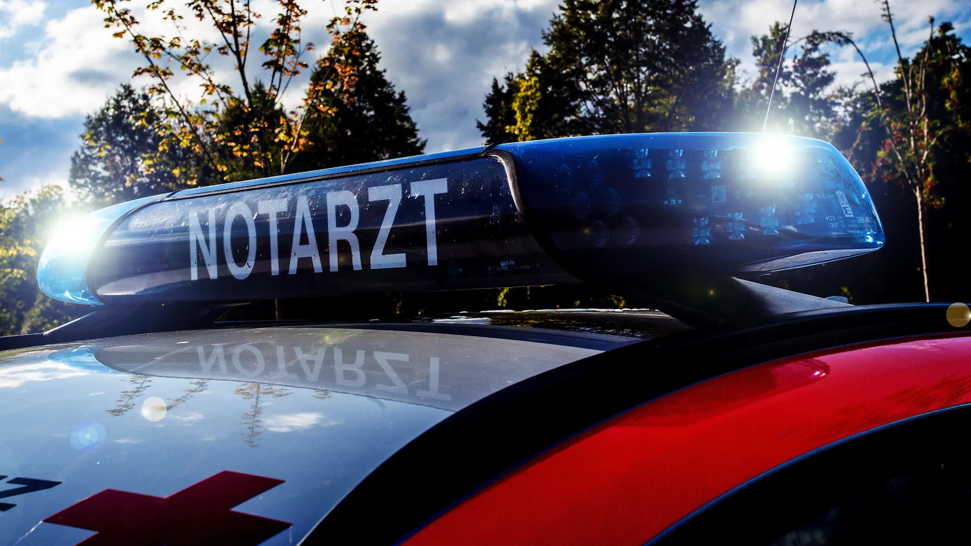 Tag der Verkehrssicherheit am 19. Juni Bamberg, Deutschland 28. April 2021: Einsatzfahrzeug von einem Notarzt mit Schriftzug und Blaulicht. Bayern *** Bamberg, Germany 28 April 2021 emergency vehicle of an emergency doctor with lettering and blue light Bavaria Copyright: xFotostandx/xK.xSchmittx