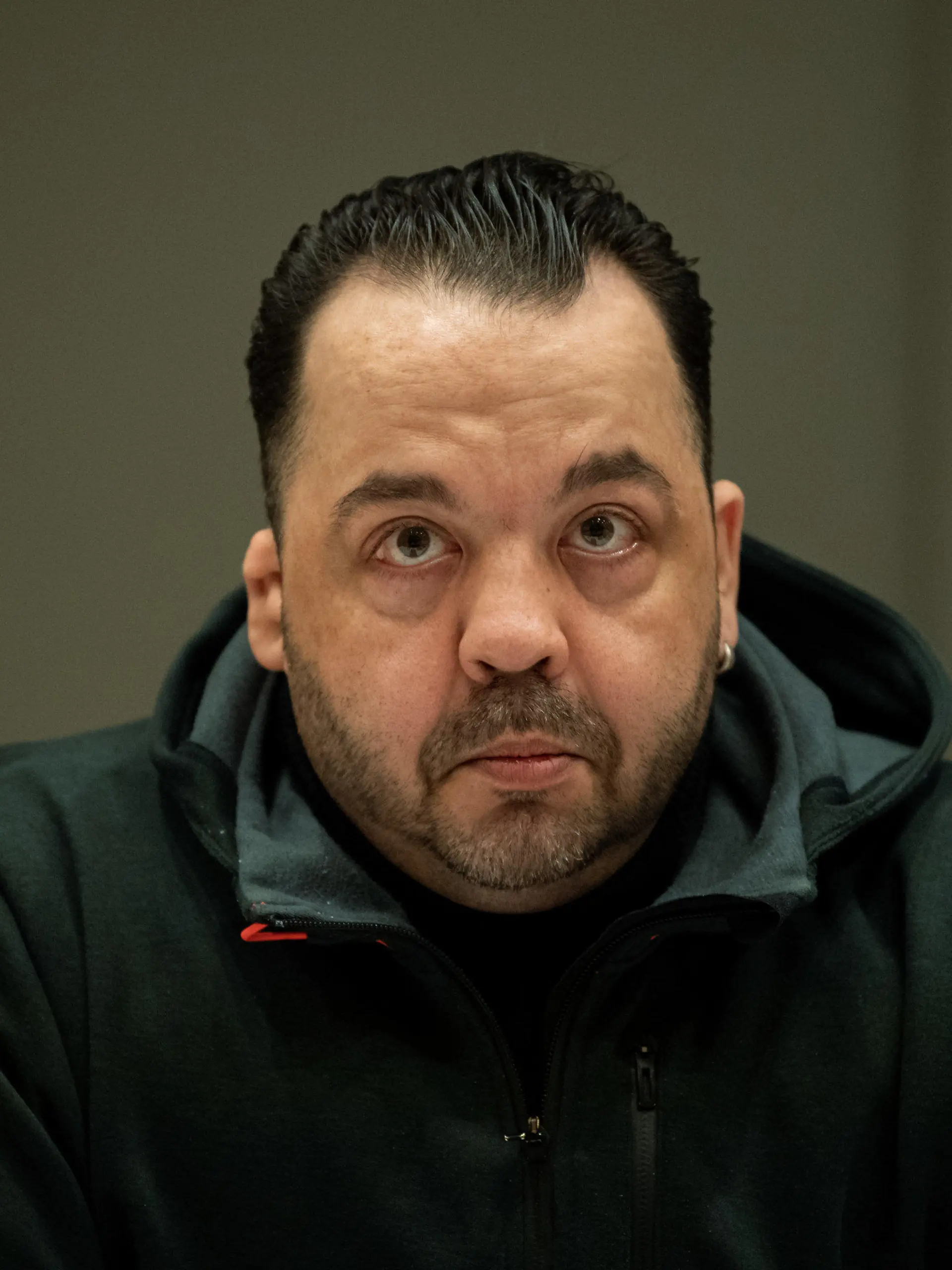 ARCHIV - 22.11.2018, Niedersachsen, Oldenburg: Niels Högel, angeklagt wegen Mordes an 100 Patienten an den Kliniken in Delmenhorst und Oldenburg, sitzt am dritten Prozesstag im Gerichtssaal. Mit der Zeugenbefragung von Pflegern und Ärzten der Kliniken Oldenburg und Delmenhorst wird am 22.01.2019 der Prozess gegen den Patientenmörder Niels Högel fortgesetzt.   (zu dpa «Prozess gegen Ex-Pfleger Högel wird mit Zeugenbefragung fortgesetzt» vom 22.01.2019) Foto: Mohssen Assanimoghaddam/dpa +++ dpa-Bildfunk +++