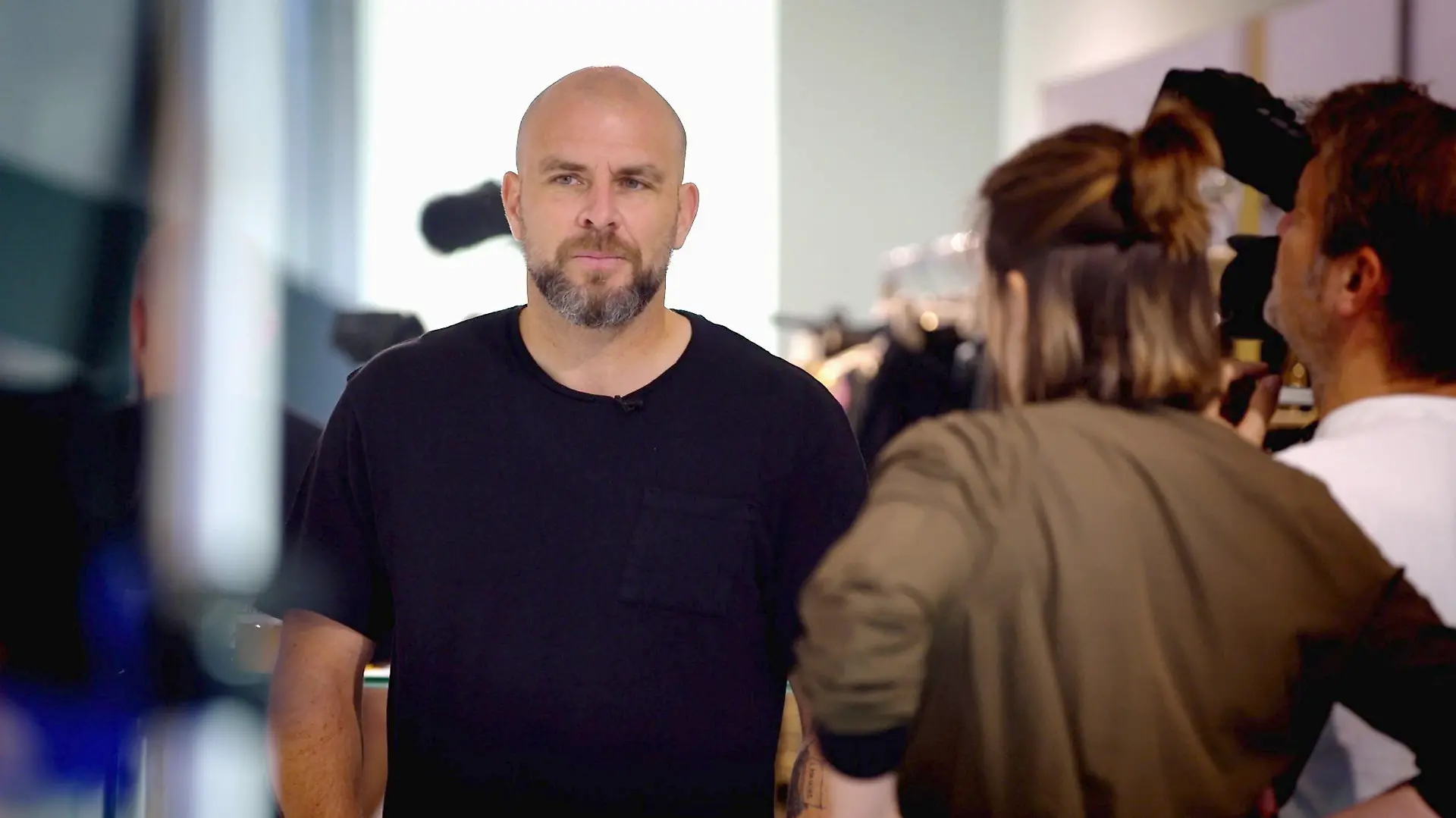 Felix Hutt und sein Team bei Roberto Cavalli beim Casting zur Mailänder Fashionweek.
Die Verwendung des sendungsbezogenen Materials ist nur mit dem Hinweis und Verlinkung auf RTL+ gestattet.