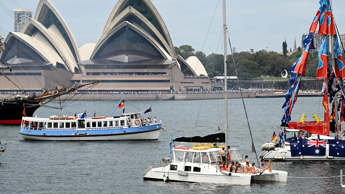 AUSTRALIA DAY 2024 SYDNEY, Spectator craft are seen sailing on Sydney harbour, on Australia Day in Sydney, Friday, January 26, 2024. ACHTUNG: NUR REDAKTIONELLE NUTZUNG, KEINE ARCHIVIERUNG UND KEINE BUCHNUTZUNG SYDNEY NSW AUSTRALIA PUBLICATIONxNOTxINxAUSxNZLxPNGxFIJxVANxSOLxTGA Copyright: xDANxHIMBRECHTSx 20240126001893724621