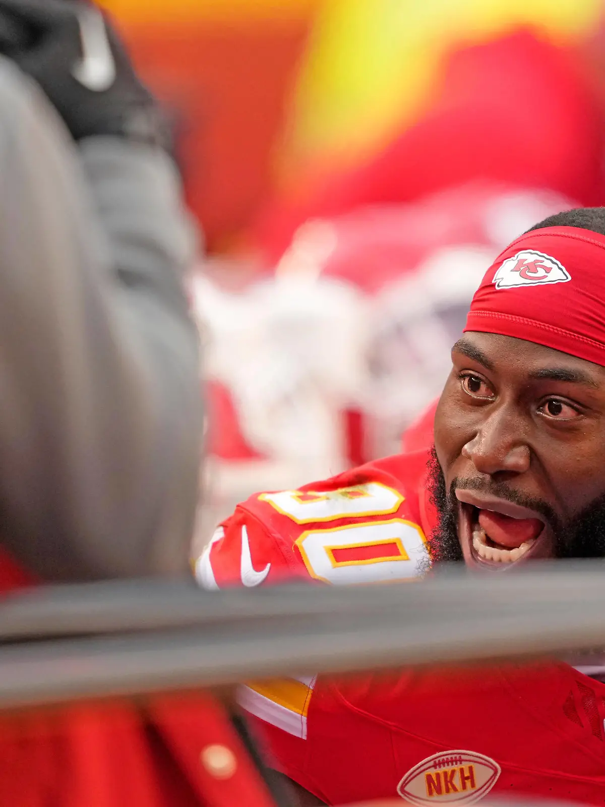 Kansas City Chiefs defensive end Charles Omenihu 90 fires up the defense in the first quarter against the Cincinnati Bengals at Arrowhead Stadium in Kansas City, Missouri on Sunday, December 31, 2023. The Chiefs defeated the Bengals 25-17. PUBLICATIONxINxGERxSUIxAUTxHUNxONLY KCP20231231131 JONxROBICHAUD