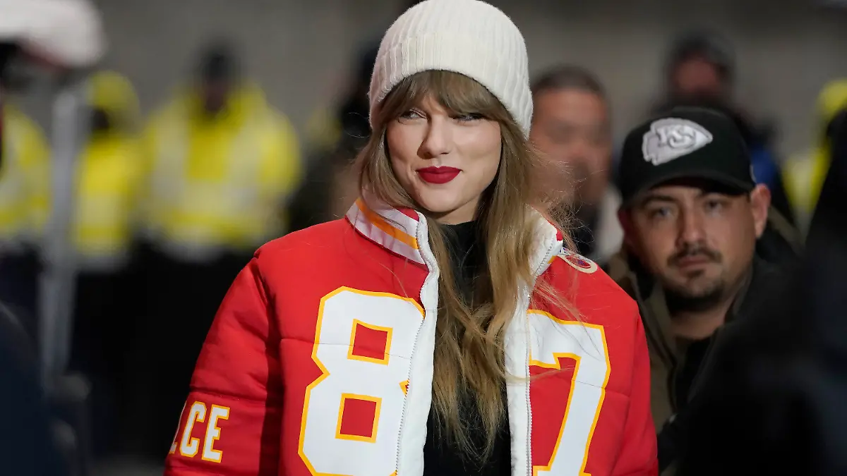 Die Wahrscheinlichkeit, dass Superstar Taylor Swift (35) ihren Travis – Tight End Travis Kelce – beim Super Bowl anfeuern wird, ist hoch. Bei diesen anderen verrückten Gerüchten ist die Wahrscheinlichkeit jedoch nicht allzu hoch.