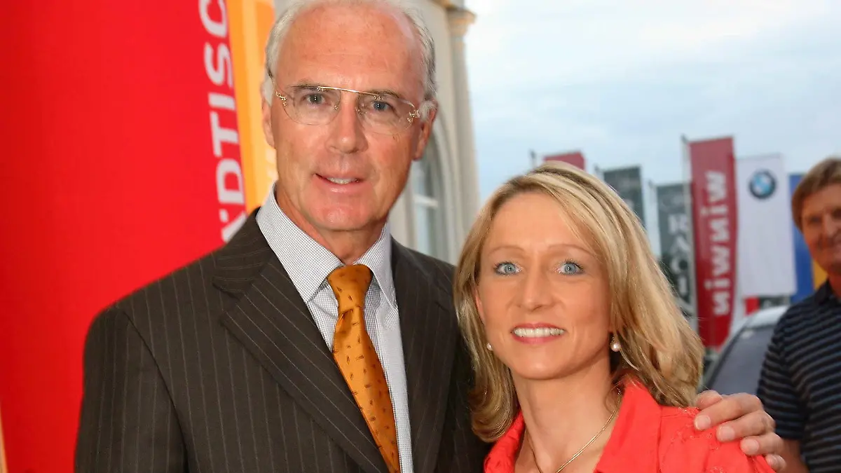 Copyright: Alexander TUMA, 22.08.2005 Ebreichsdorf, Franz BECKENBAUER und Freundin Heidi BURMESTER, GTM Throphy Gala Abend im Magna Racino - 20240108_PD7456