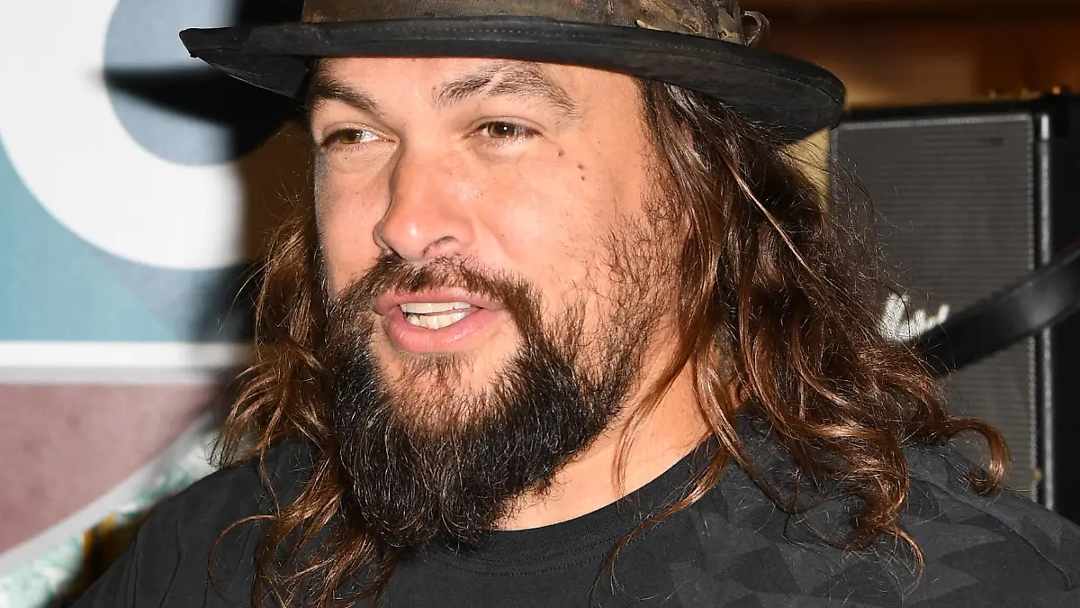 FORT LAUDERDALE FL - JANUARY 18: Jason Momoa attends The Meili Vodka Bottle Signing Tour at ABC Fine Wine & Spirits on January 18, 2024 in Fort Lauderdale, Florida. Copyright: xmpi04x