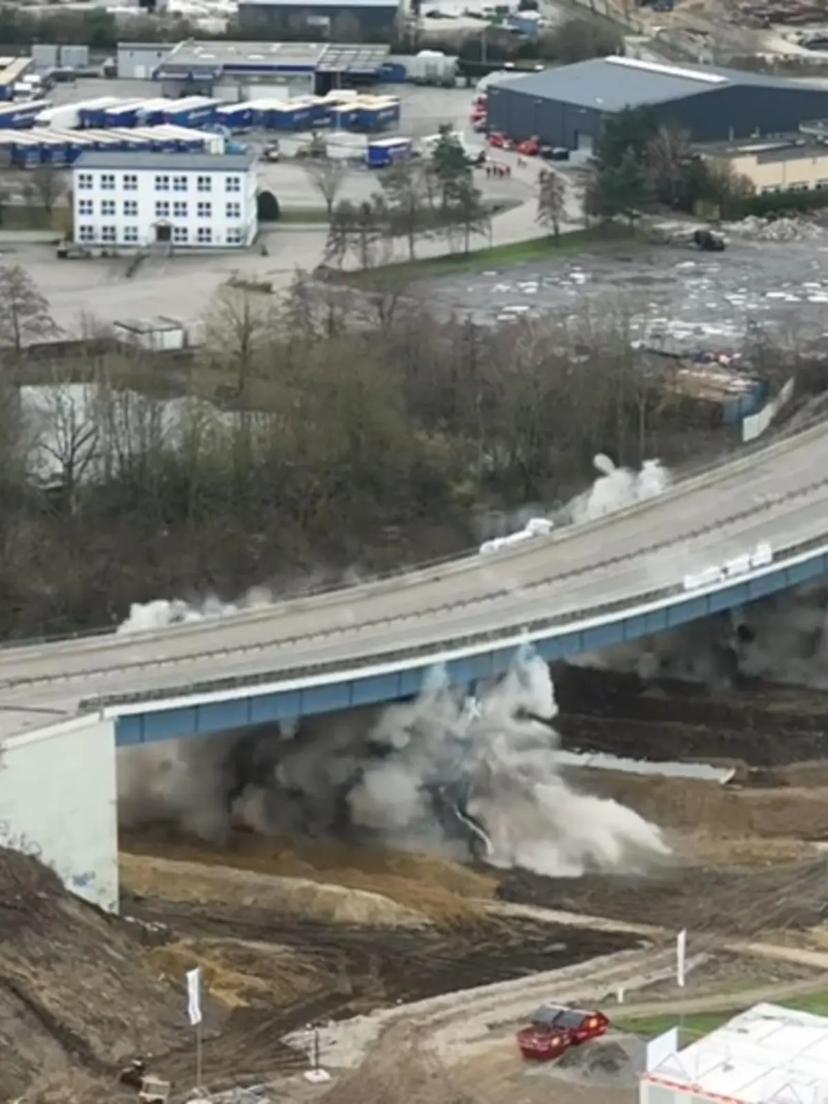 Bild zu: "Erfolgreiche Sprengung bei Aachen"