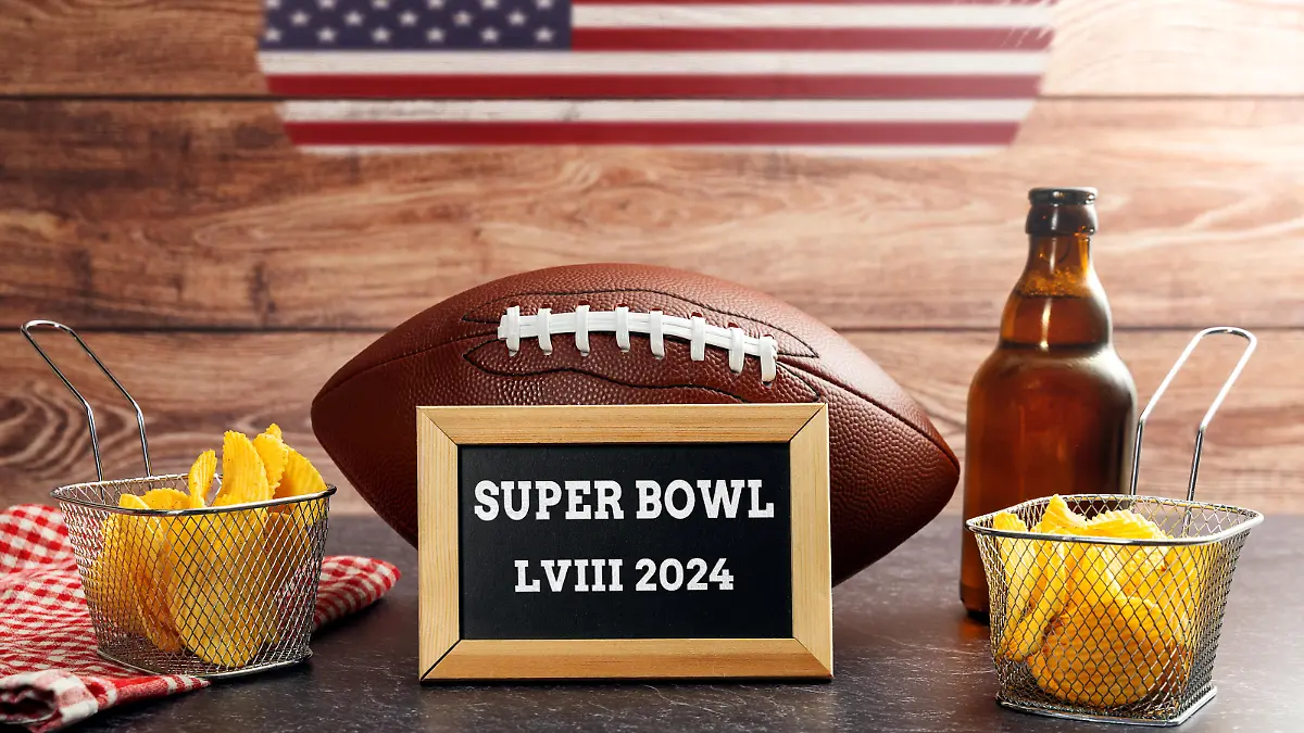 January 27, 2024: The 58th Super Bowl, football surrounded by snacks and beer and USA flag with a plaque reading Super Bowl LVIII 2024 PHOTO MONTAGE *** Der 58. Super Bowl, Football umgeben von Snacks und Bier und USA Flagge mit einer Tafel mit der Aufschrift Super Bowl LVIII 2024 FOTOMONTAGE
