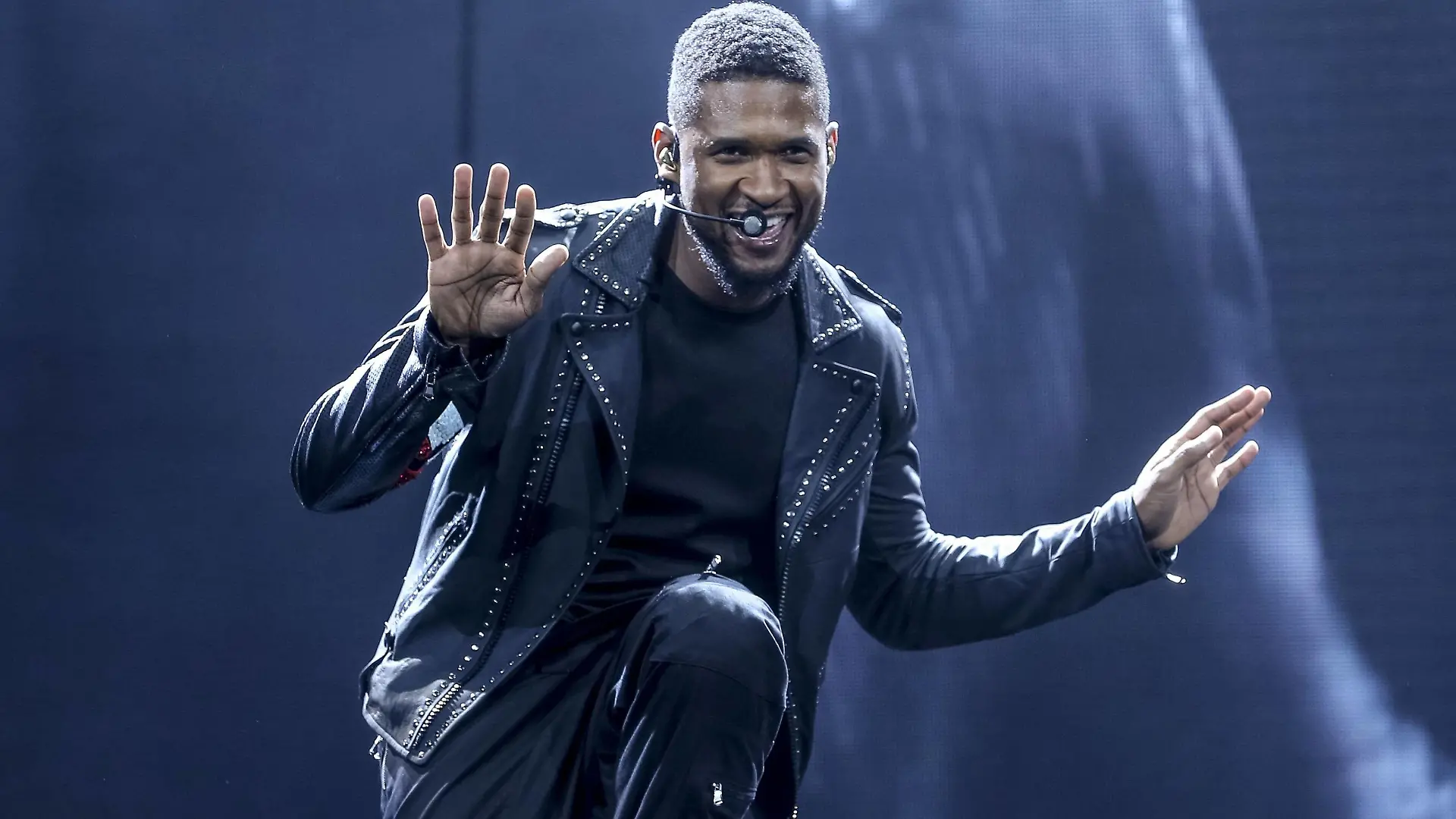 Nov. 2, 2014 - Toronto, ON, Canada - TORONTO, ON- NOVEMBER 2 Usher in concert Sunday night at the Air Canada Centre. November 2, 2014. David Cooper/Toronto Star PUBLICATIONxINxGERxSUIxAUTxONLY - ZUMAt14

Nov 2 2014 Toronto ON Canada Toronto ON November 2 Usher in Concert Sunday Night AT The Air Canada Centre November 2 2014 David Cooper Toronto Star PUBLICATIONxINxGERxSUIxAUTxONLY ZUMAt14