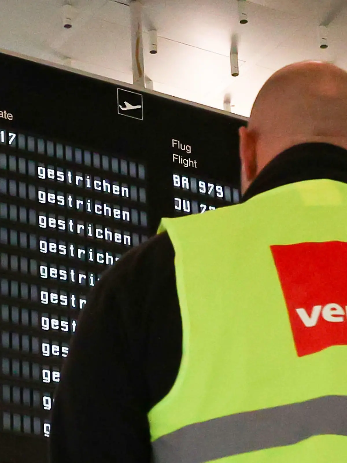 News Bilder des Tages Niedersachsen, Hannover, Streik: Flugverkehr ruht in Hannover, Am Flughafen Hannover haben Warnstreiks begonnen. Passagiere müssen sich auf Flugausfälle einstellen, Warnstreik, Verdi, Flug gestrichen, *** Lower Saxony, Hanover, strike Air traffic suspended in Hanover, Warning strikes have begun at Hanover Airport Passengers must prepare for flight cancellations, warning strike, Verdi, flight canceled,