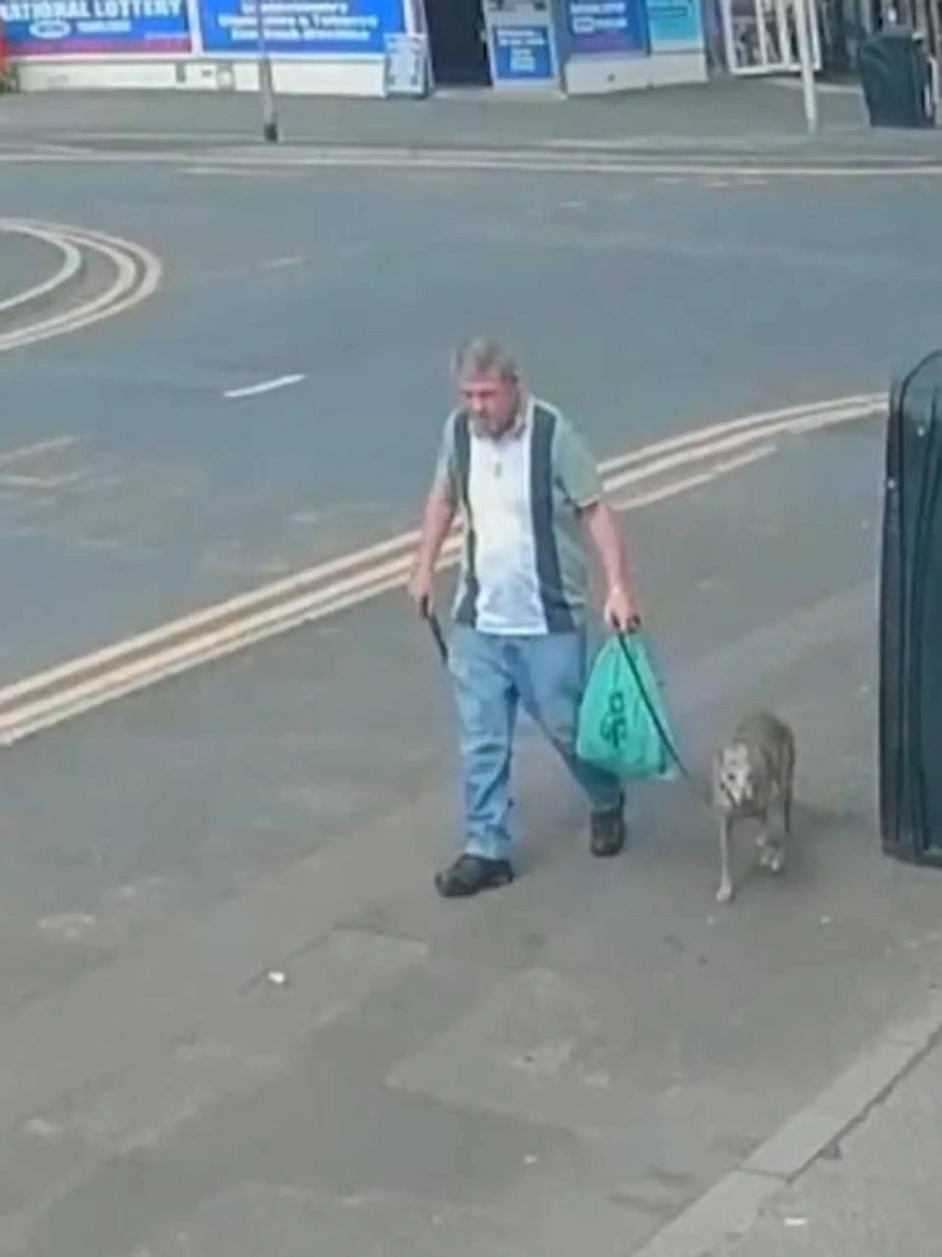 In Großbritannien zerstückelt ein Mann seinen Nachbarn im Streit über Vogeldreck. Nach dem bestialischen Mord zerstückelt er die Leiche und entsorgt Teile davon im Stadtgebiet. Die Polizei kommt ihm dank Videoüberwachung schnelle auf die Schliche. Ein Gericht hat den Mann nun zu lebenslanger Haft verurteilt.