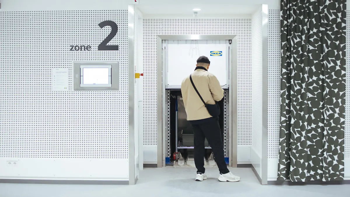 Ikea bietet in Amsterdam XXL-Abholautomaten an.