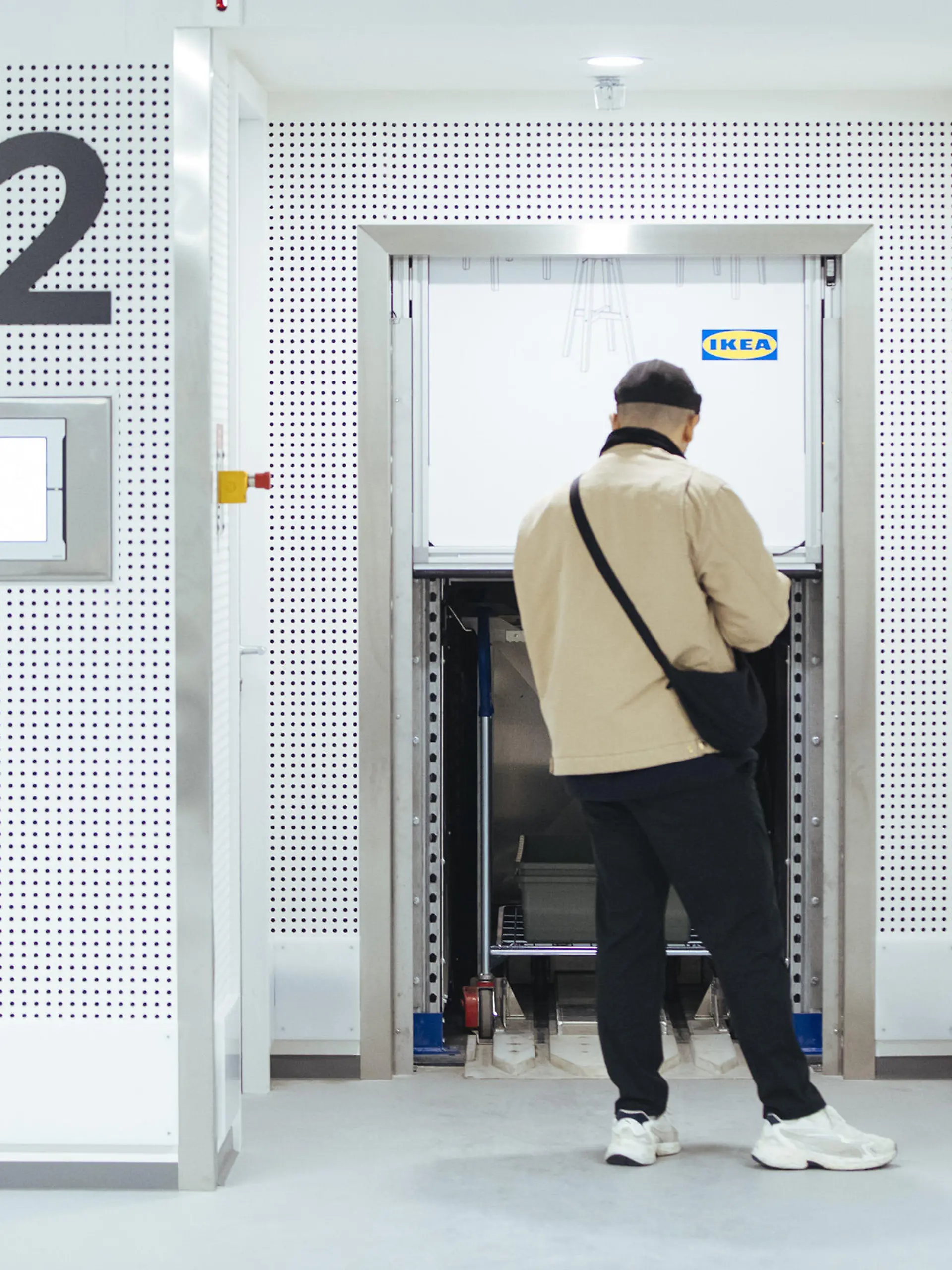 Ikea bietet in Amsterdam XXL-Abholautomaten an.