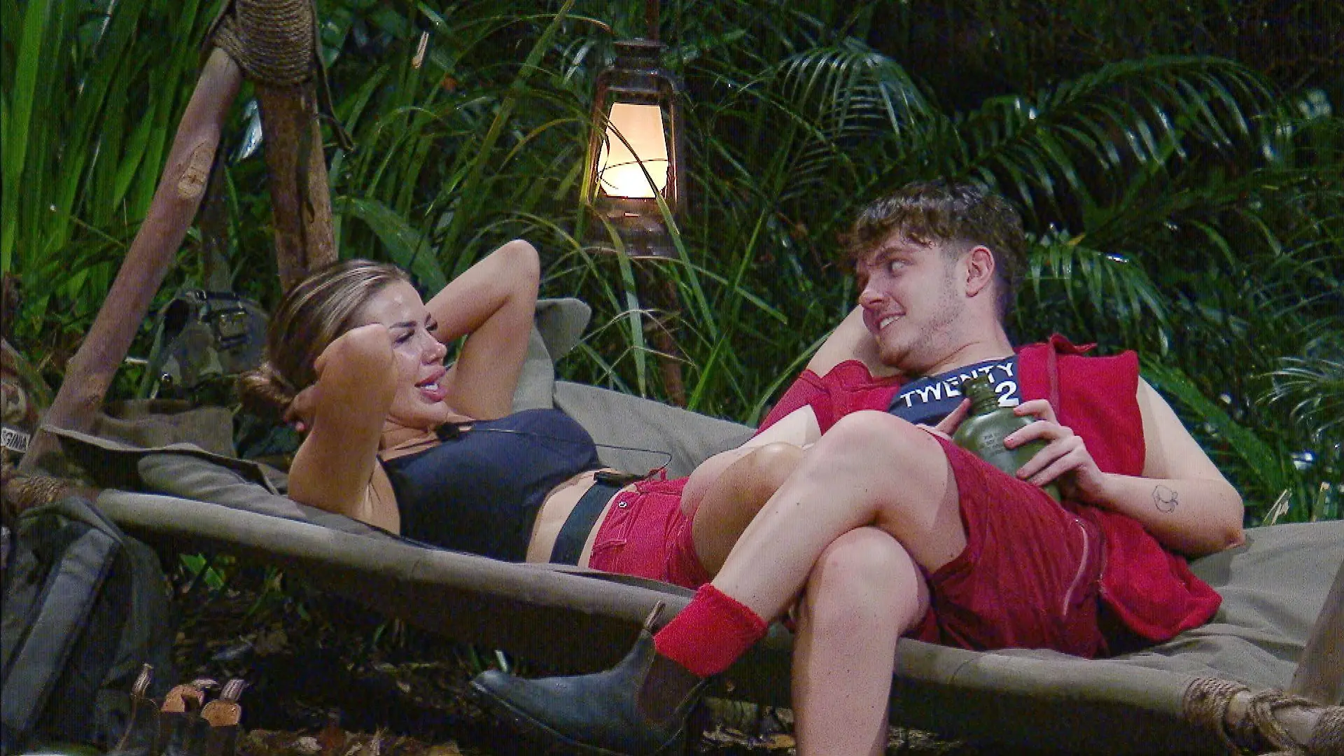 ACHTUNG: SPERRFRIST FÜR ALLE MEDIEN BIS ZUM SHOWENDE, DIENSTAG, 30.01.2024, 24:00 UHR !!! Tag 12 im Camp. Sex, Sex, Sex! Für Kim Virginia und Twenty4Tim gibt es am Abend nur ein Thema. Wie machst du es? Was magst du? Wo hast du es schon gemacht? Mit oder ohne Kondom?
+++ Die Verwendung des sendungsbezogenen Materials ist nur mit dem Hinweis und Verlinkung auf RTL+ gestattet. +++