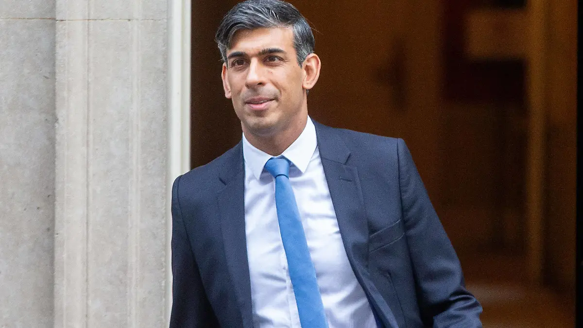 January 24, 2024, London, England, United Kingdom: UK Prime Minister RISHI SUNAK leaves 10 Downing Street ahead of PMQs. London United Kingdom - ZUMAs262 20240124_zip_s262_027 Copyright: xTayfunxSalcix