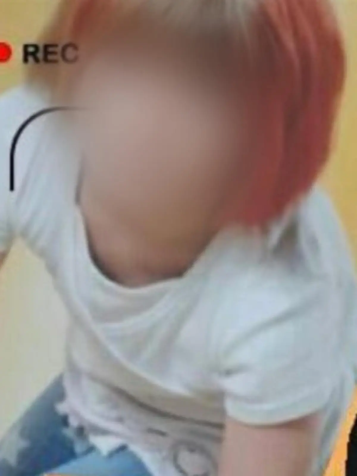 Dieses Mädchen wurde von seinem Stiefvater Roy P.  für Sex bezahlt.
