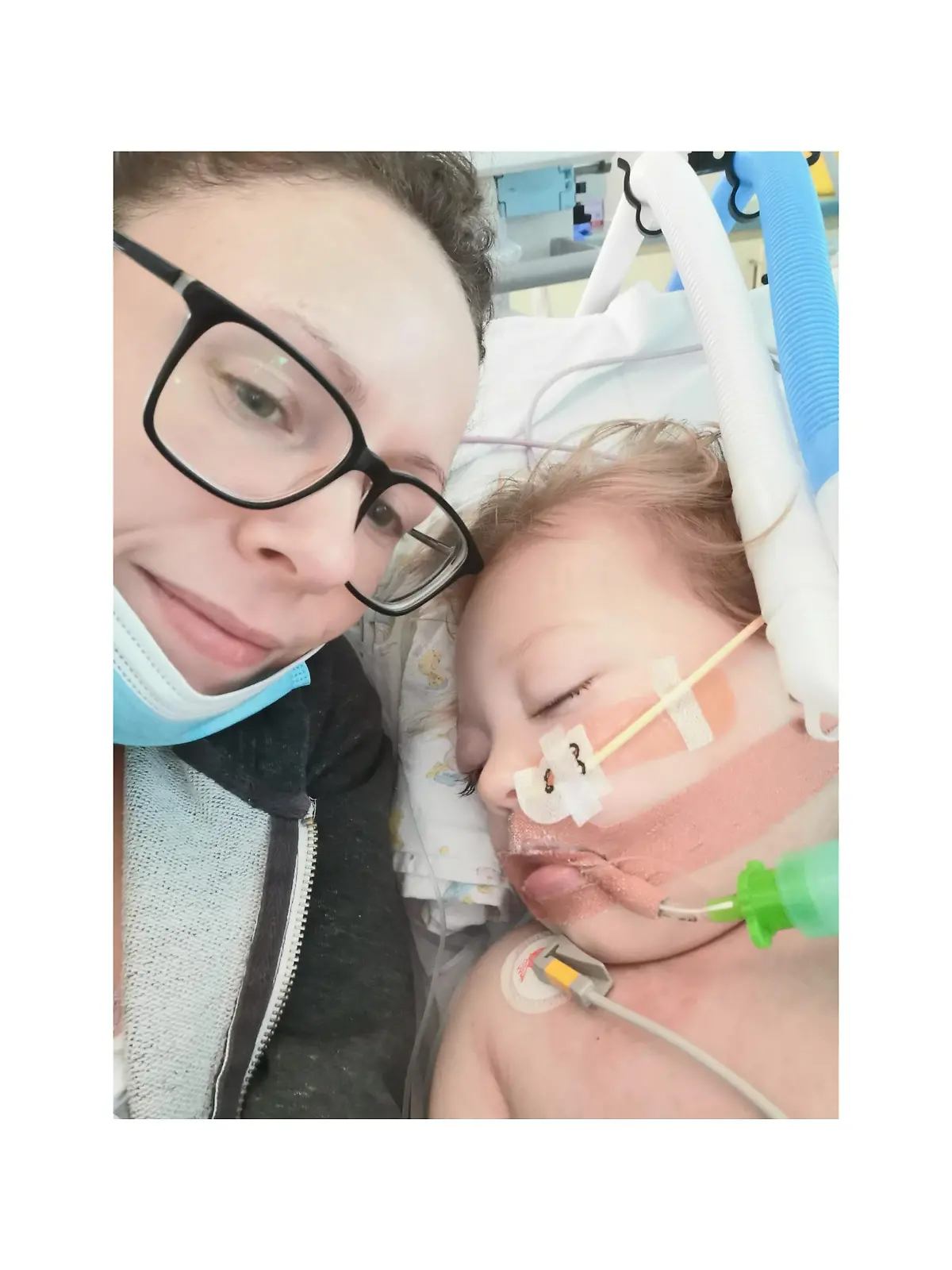 Mutter und Sohn Sebastian im Krankenhaus