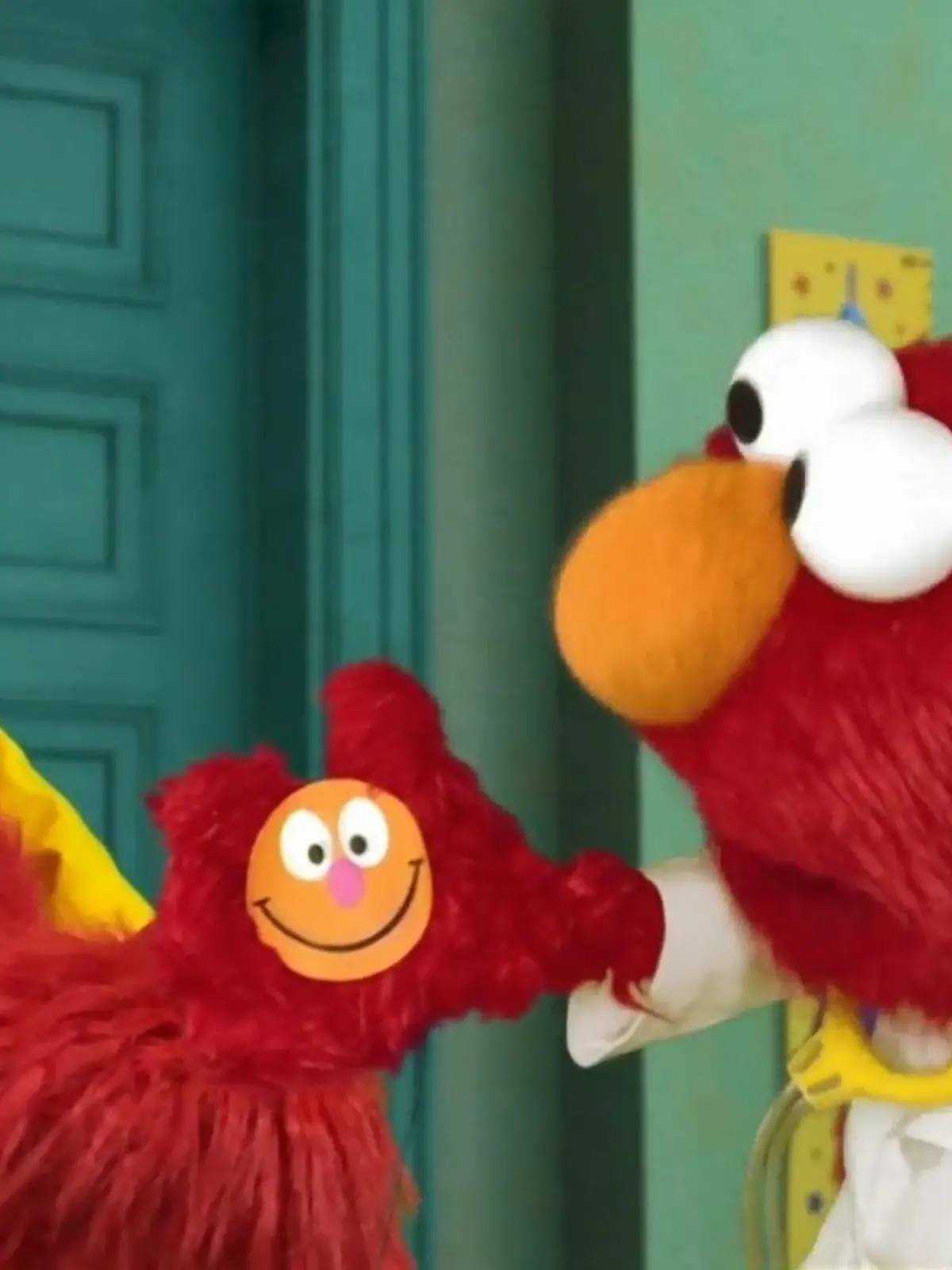 Elmo, der rote, pelzige Freund aus der Sesamstraße fragt die Menschen auf X (vormals Twitter), wie es ihnen geht und löst damit einen Sturm negativer Reaktionen aus – auch Joe Biden meldet sich zu Wort.