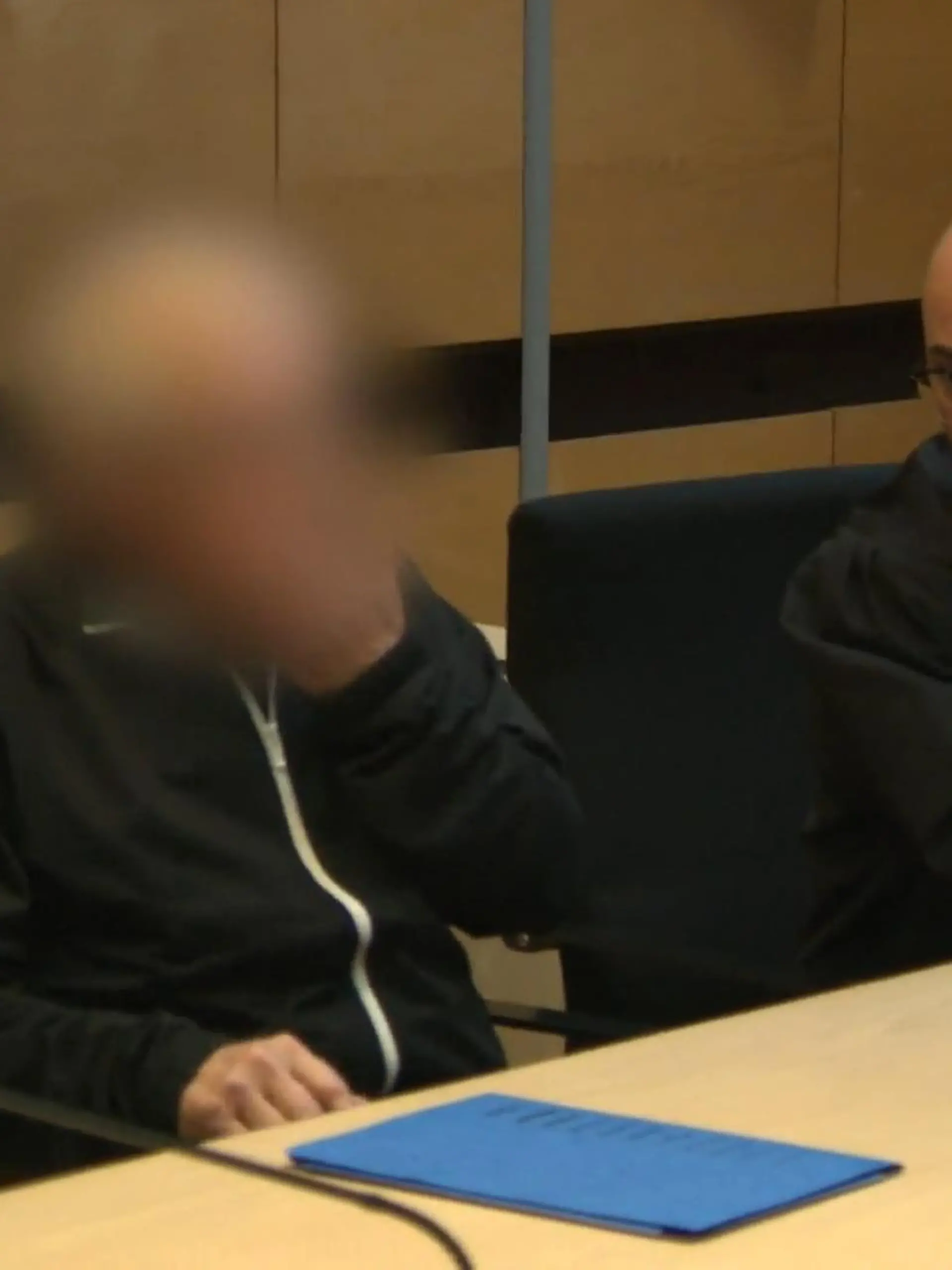Bild zu: "Vertrauen erschlichen"