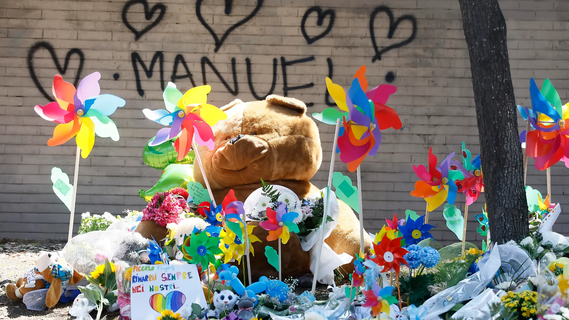 Foto Cecilia Fabiano/LaPresse 16 maggio 2023 - Roma, Italia - Cronaca - Incidente di Casal Palocco: fiori e doni per il piccolo Manuel vicino al luogo dell’impatto tra la smart e il suv noleggiato da quattro youtuber. Nella foto: il luogo dell’incidente.June 16, 2023 Rome, Italy - News - Casal Palocco: flower in the place of the accident where a five years old boy died. In the photo: the place of the accident.Foto Cecilia Fabiano/LaPresse 16 maggio 2023 - Roma, Italia - Cronaca - Incidente di Casal Palocco: fiori e doni per il piccolo Manuel vicino al luogo dell’impatto tra la smart e il suv noleggiato da quattro youtuber. Nella foto: il luogo dell’incidente..June 16, 2023 Rome, Italy - News - Casal Palocco: flower in the place of the accident where a five years old boy died. In the photo: the place of the accident (Credit Image: © Cecilia Fabiano/LaPresse via ZUMA Press
