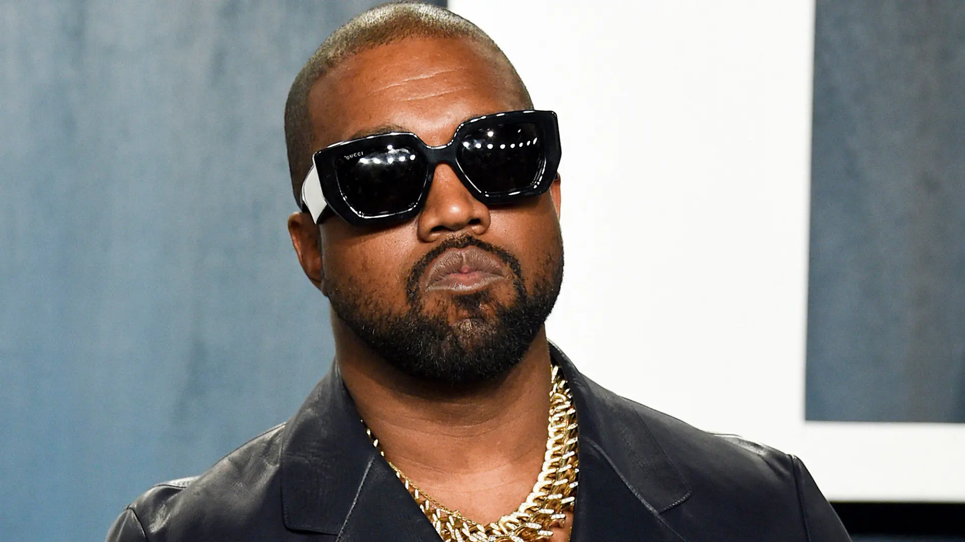 ARCHIV - 09.02.2020, USA, Beverly Hills: Kanye West, US-Rapper, kommt zur Vanity Fair Oscar Party. (zu dpa "Nach Instagram-Beschränkungen: Kanye West auch bei Twitter gesperrt") Foto: Evan Agostini/Invision/AP/dpa +++ dpa-Bildfunk +++
