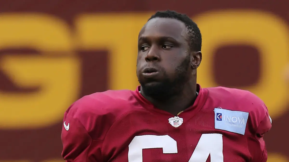 LANDOVER, MD - AUGUST 06: Washington Football Team defensive tackle David Bada 64 looks on during the Washington Football Team training camp on August 6, 2021, at FedEx Field in Landover, MD. Photo by Lee Coleman/Icon Sportswire NFL, American Football Herren, USA AUG 06 Washington Football Team Training Camp Icon155210806137