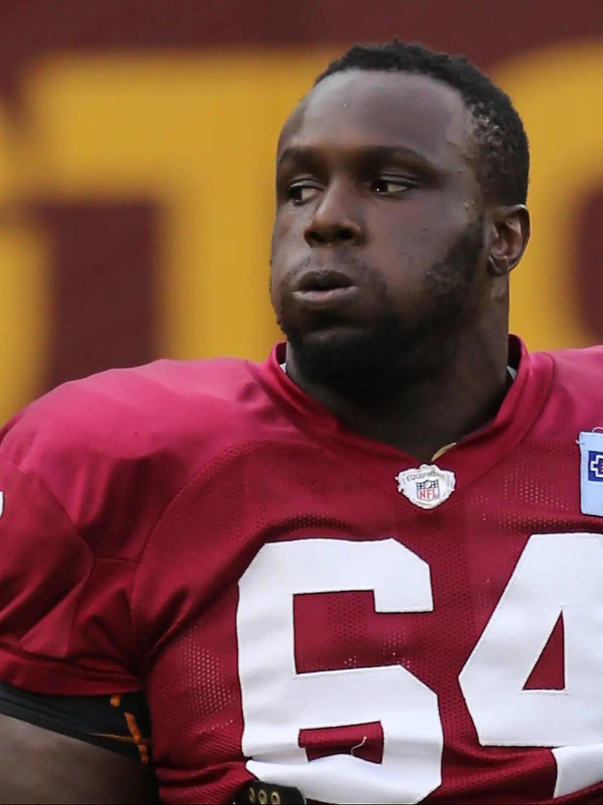 LANDOVER, MD - AUGUST 06: Washington Football Team defensive tackle David Bada 64 looks on during the Washington Football Team training camp on August 6, 2021, at FedEx Field in Landover, MD. Photo by Lee Coleman/Icon Sportswire NFL, American Football Herren, USA AUG 06 Washington Football Team Training Camp Icon155210806137 