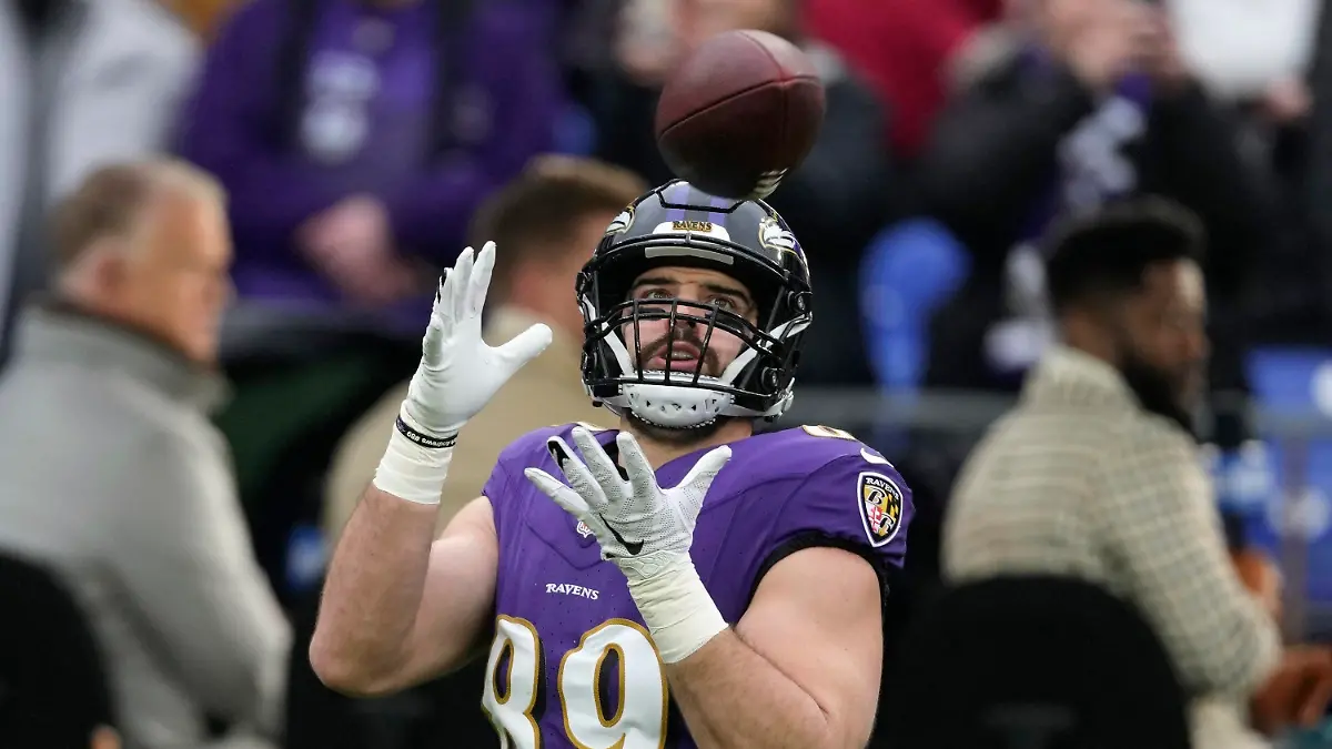 Baltimore Ravens tight end Mark Andrews (89) warms up before the AFC Championship NFL football game against the Kansas City Chiefs, Sunday, Jan. 28, 2024, in Baltimore. (AP Photo/Nick Wass)