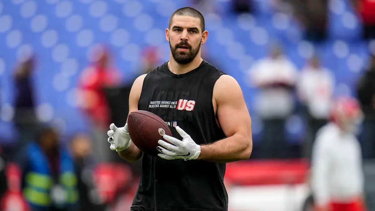 Baltimore Ravens tight end Mark Andrews warms up before an AFC Championship NFL football game between the Baltimore Ravens and the Kansas City Chiefs, Sunday, Jan. 28, 2024, in Baltimore. (AP Photo/Julio Cortez)