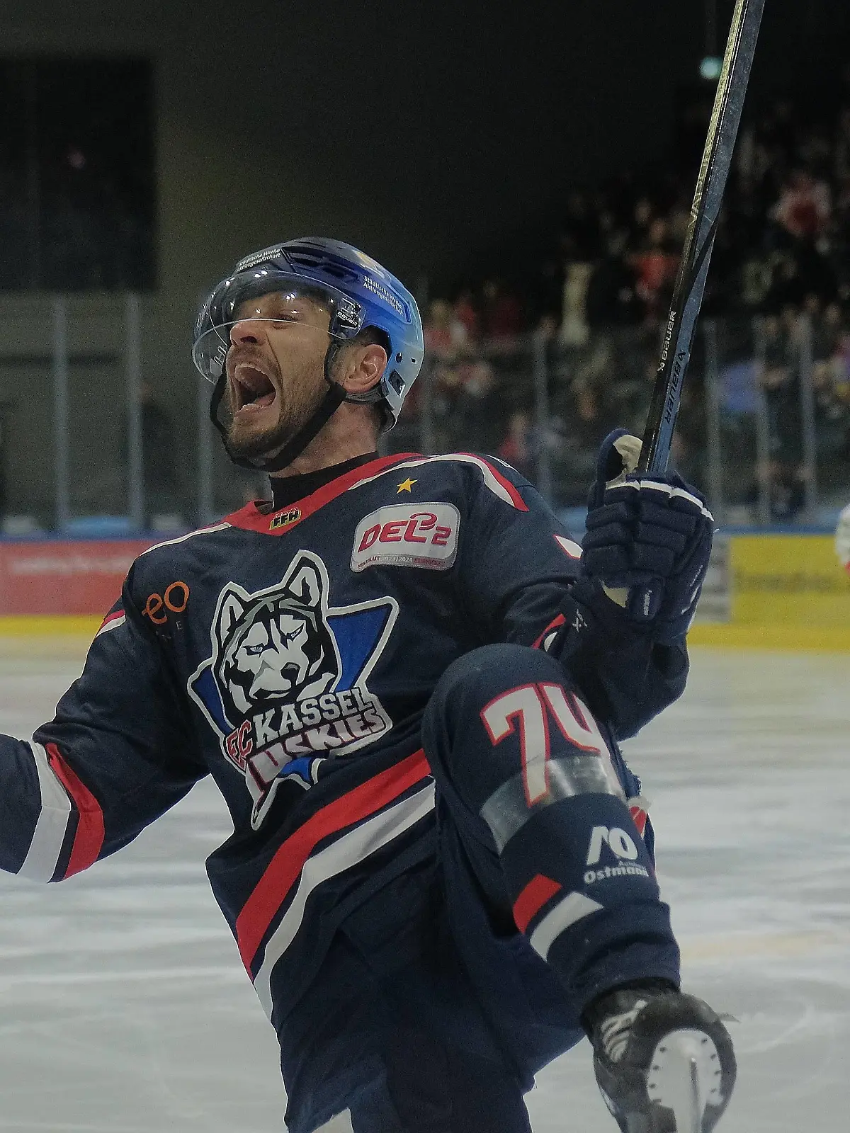 03.12.2023 xkhx Kassel Nordhessen Arena Eishockey DEL 2 Saison 2023/2024 EC Kassel Huskies vs Eispiraten Crimmitschau Tojubel nach dem Tor für die Huskies durch Tomas Sykora 74, Kassel Huskies *** 03 12 2023 xkhx Kassel Nordhessen Arena Ice Hockey DEL 2 Season 2023 2024 EC Kassel Huskies vs Eispiraten Crimmitschau Tojubel after the goal for the Huskies by Tomas Sykora 74, Kassel Huskies