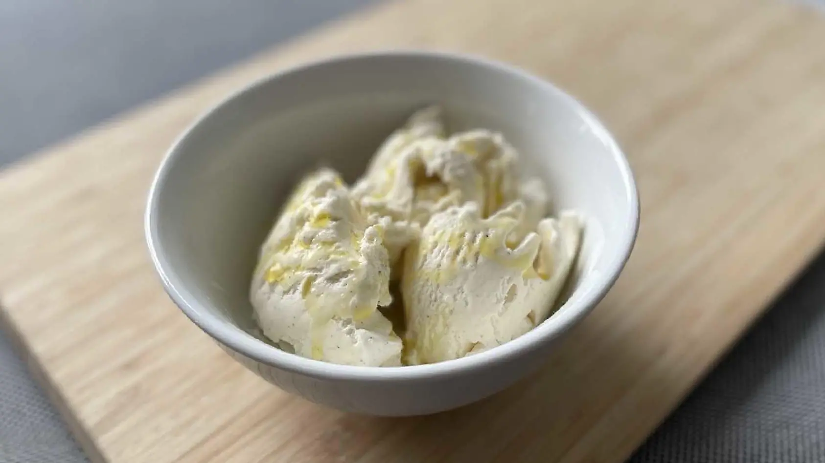 Dua Lipas Vanilleeis mit Olivenöl und Salz: Wir haben den TikTok-Trend ... Dua Lipas Vanilleeis mit Olivenöl und Salz: Wir haben den TikTok-Trend ...