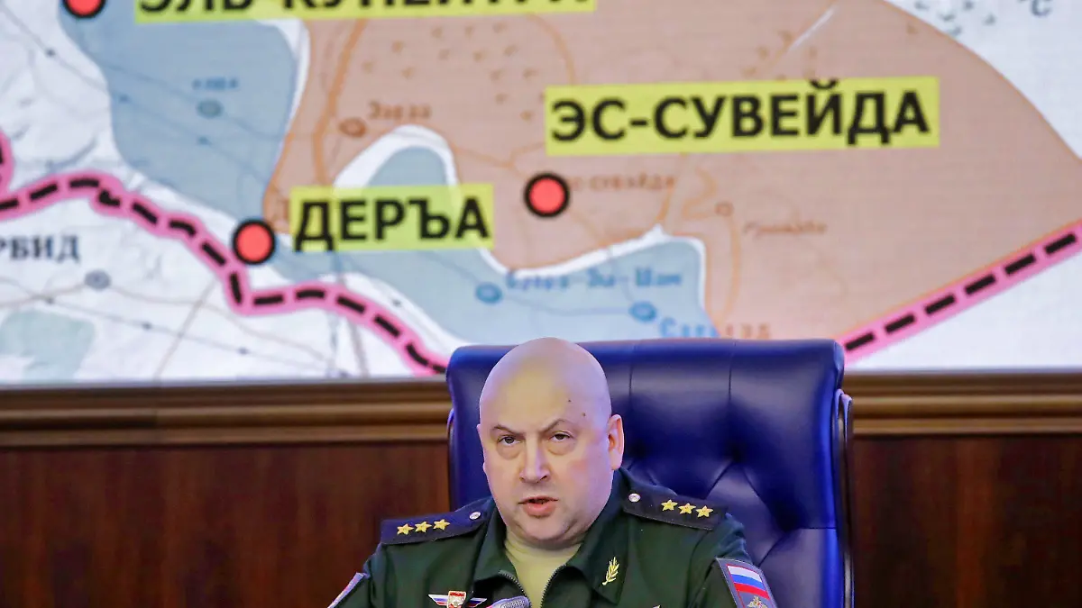 ARCHIV - 09.06.2017, Russland, Moskau: Der damaalige Kommandeur der russischen Streitkräfte in Syrien, Generaloberst Sergej Surowikin, spricht bei einem Briefing in Verteidigungsministerium in Moskau. Die russischen Truppen in der Ukraine haben nach zahlreichen Niederlagen einen neuen Kommandeur. Der 55 Jahre alte Armeegeneral Sergej Surowikin sei vom Verteidigungsminister eingesetzt worden, teilte ein Ministeriumssprecher mit. Foto: Pavel Golovkin/AP/dpa +++ dpa-Bildfunk +++