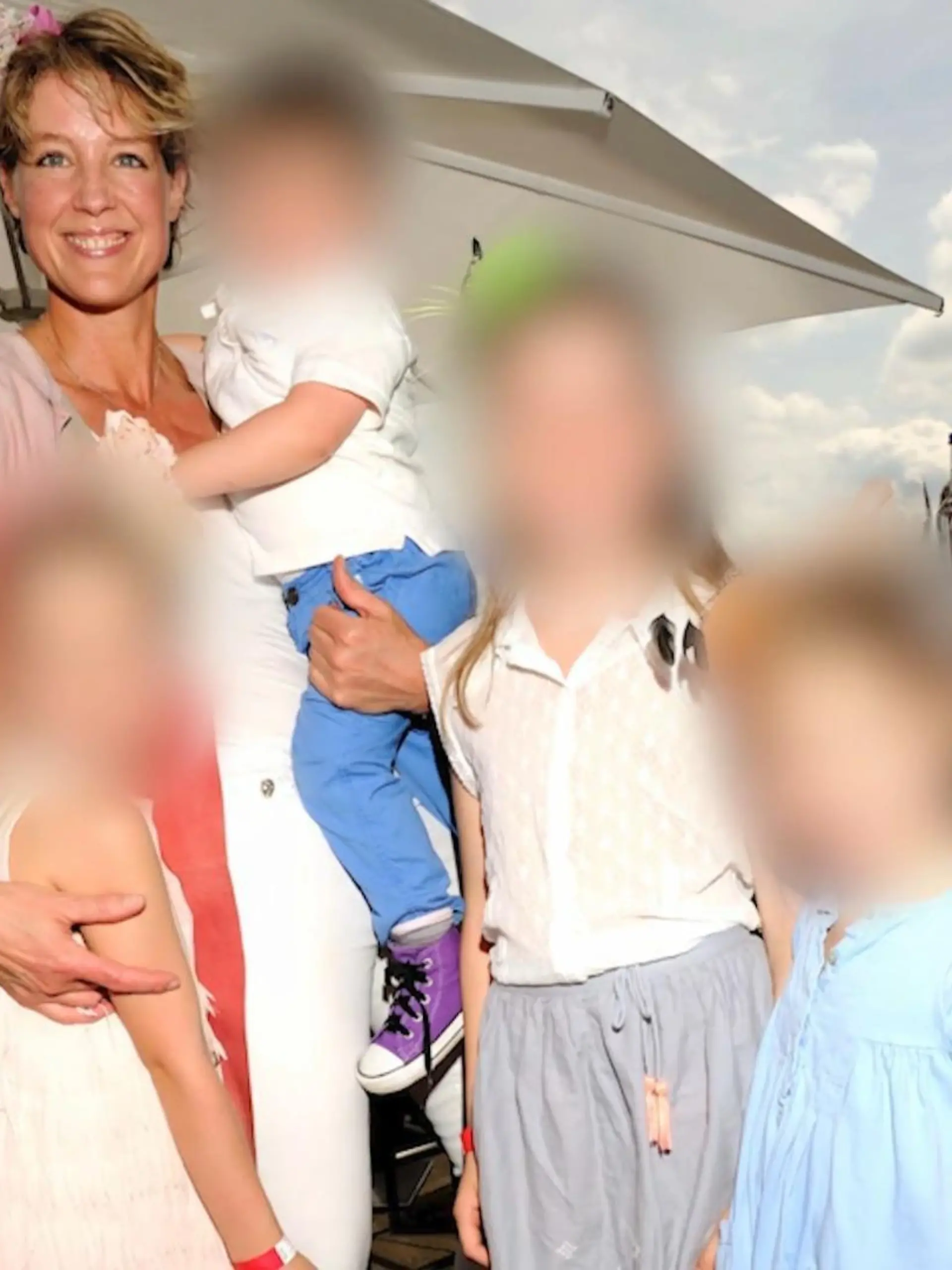 Christina Block mit ihren vier Kindern