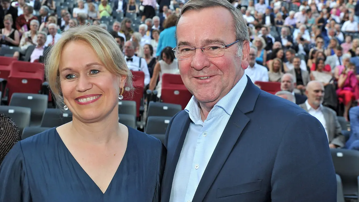 NIBELUNGEN FESTSPIELE. Boris Pistorius und Julia Schwanholz anläßlich der Premiere der Nibelungen Festspielen BRYNHILD am 07.07.2023 vor dem Kaiserdom Worms. 20230707MWI80890 *** NIBELUNGEN FESTSPIELE Boris Pistorius and Julia Schwanholz on the occasion of the premiere of the Nibelungen Festival BRYNHILD on 07 07 2023 in front of the Imperial Cathedral Worms 20230707MWI80890