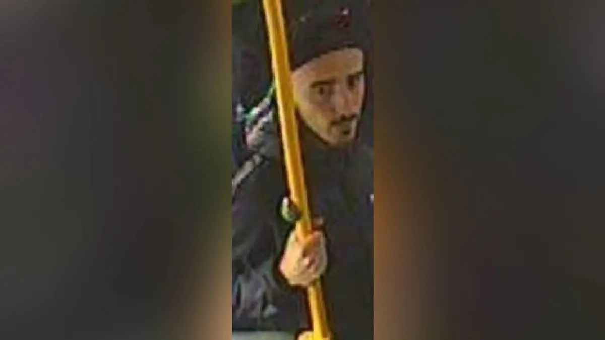 Jetzt wird öffentlich nach dem Sexualstraftäter gefahndet.