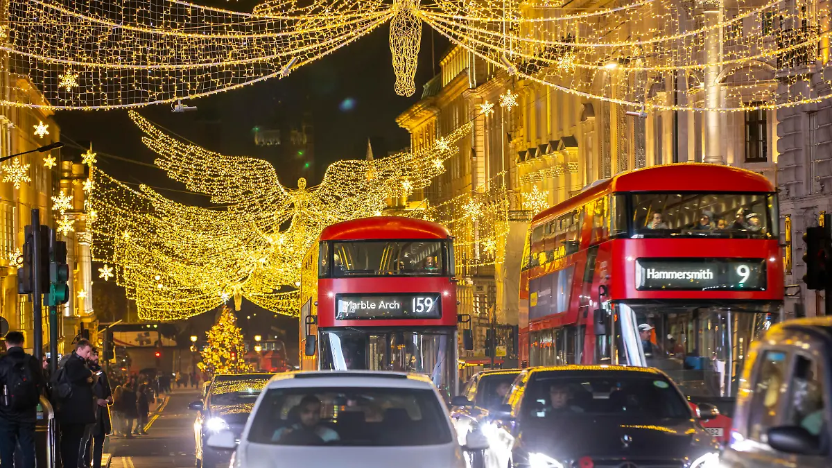 London, zur Weihnachtszeit, Einkaufsstrasse Regent Street, Lichtdekoration,