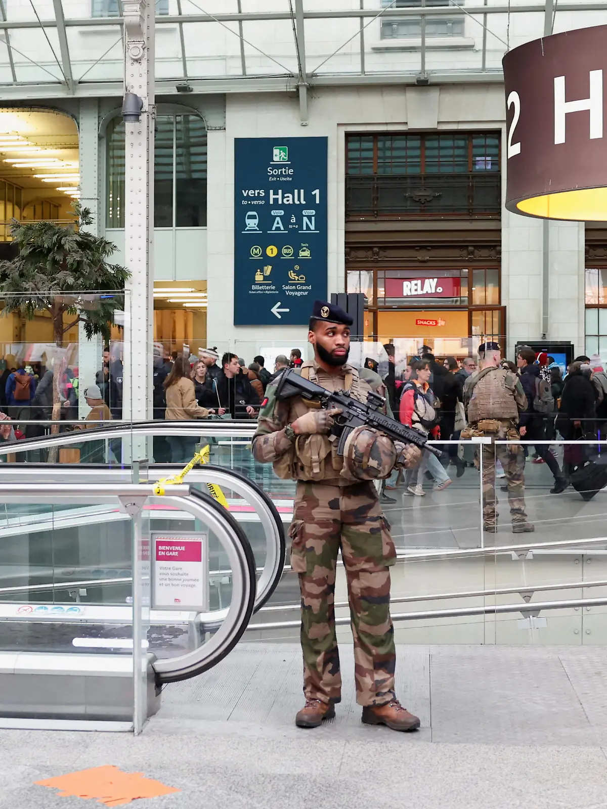 French police officers secure the area after a man with a knife wounded several people at the Gare de Lyon rail station in Paris, France, February 3, 2024. REUTERS/Gonzalo Fuentes