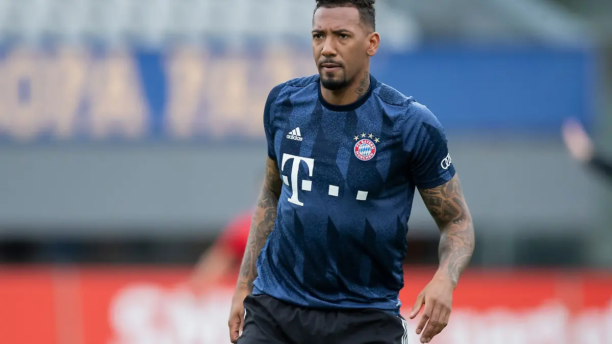 Der ehemalige Bayern-Profi Jérôme Boateng vor einem Spiel des FC Bayern München gegen den SC Freiburg.