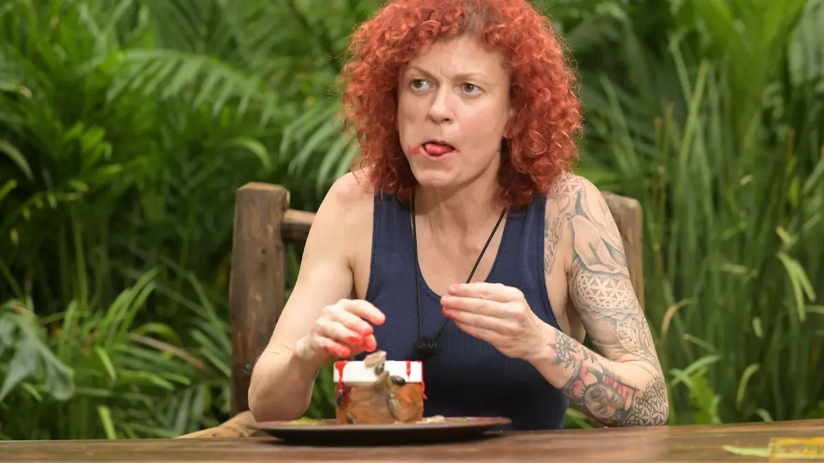 Tag 17 Lucy Diakovska muss als zweiter Star im großen Finale ran und nimmt in der Dschungelprüfung "Engery" am legendären Holztisch Platz, um hier diverse Köstlichkeiten des Dschungels zu verputzen.

+++ Die Verwendung des sendungsbezogenen Materials ist nur mit dem Hinweis und Verlinkung auf RTL+ gestattet. +++